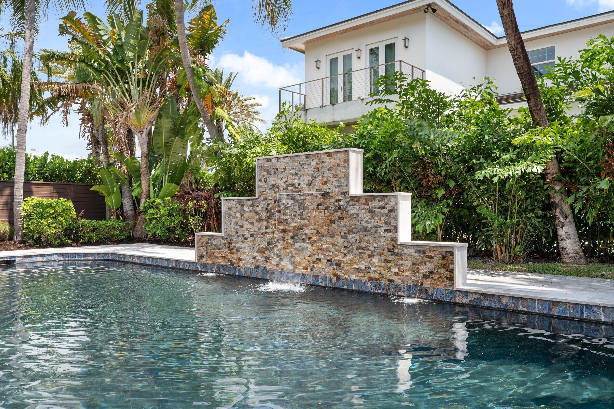 257 E Lakewood West Palm Beach, FL 33405
