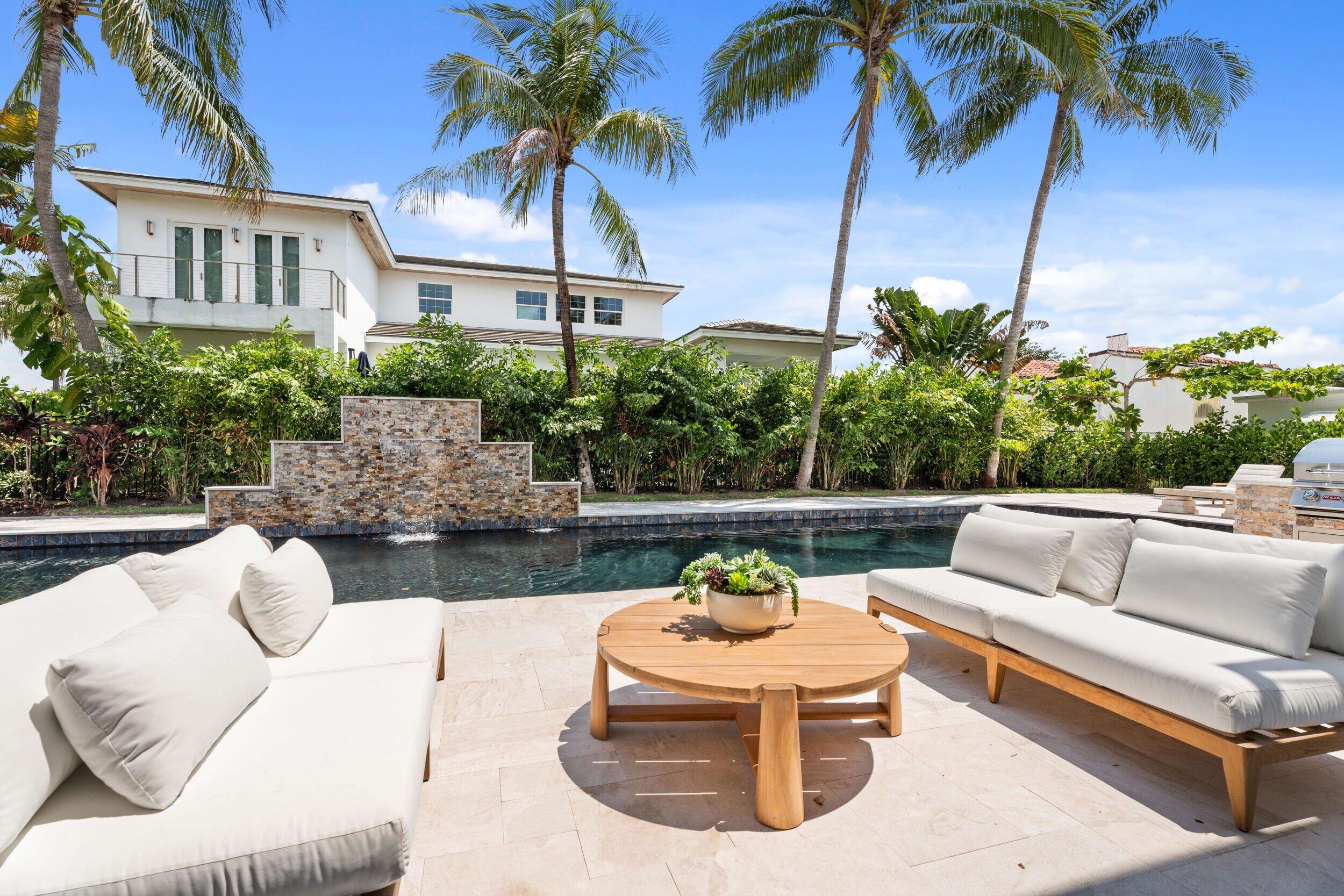 257 E Lakewood West Palm Beach, FL 33405