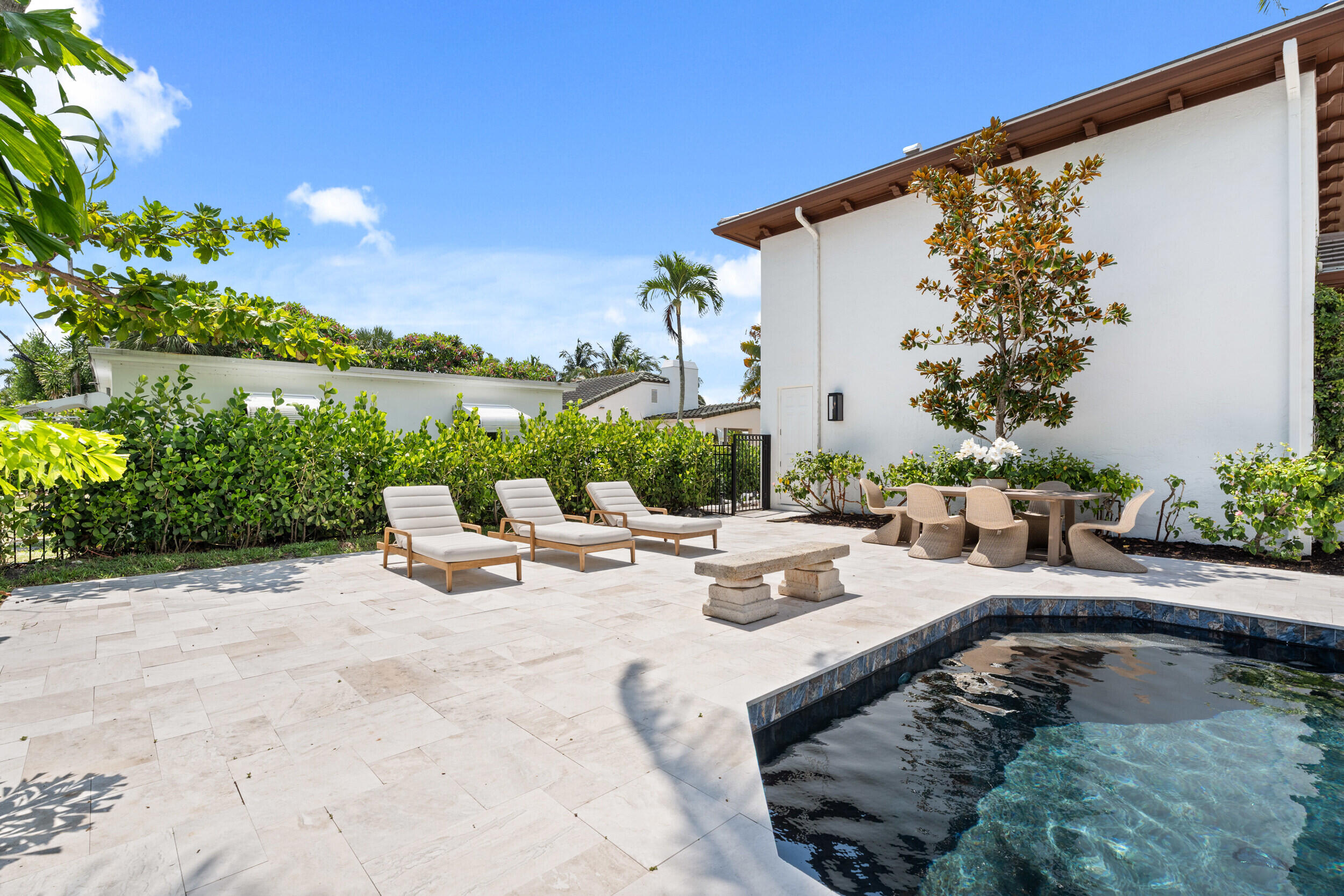 257 E Lakewood West Palm Beach, FL 33405