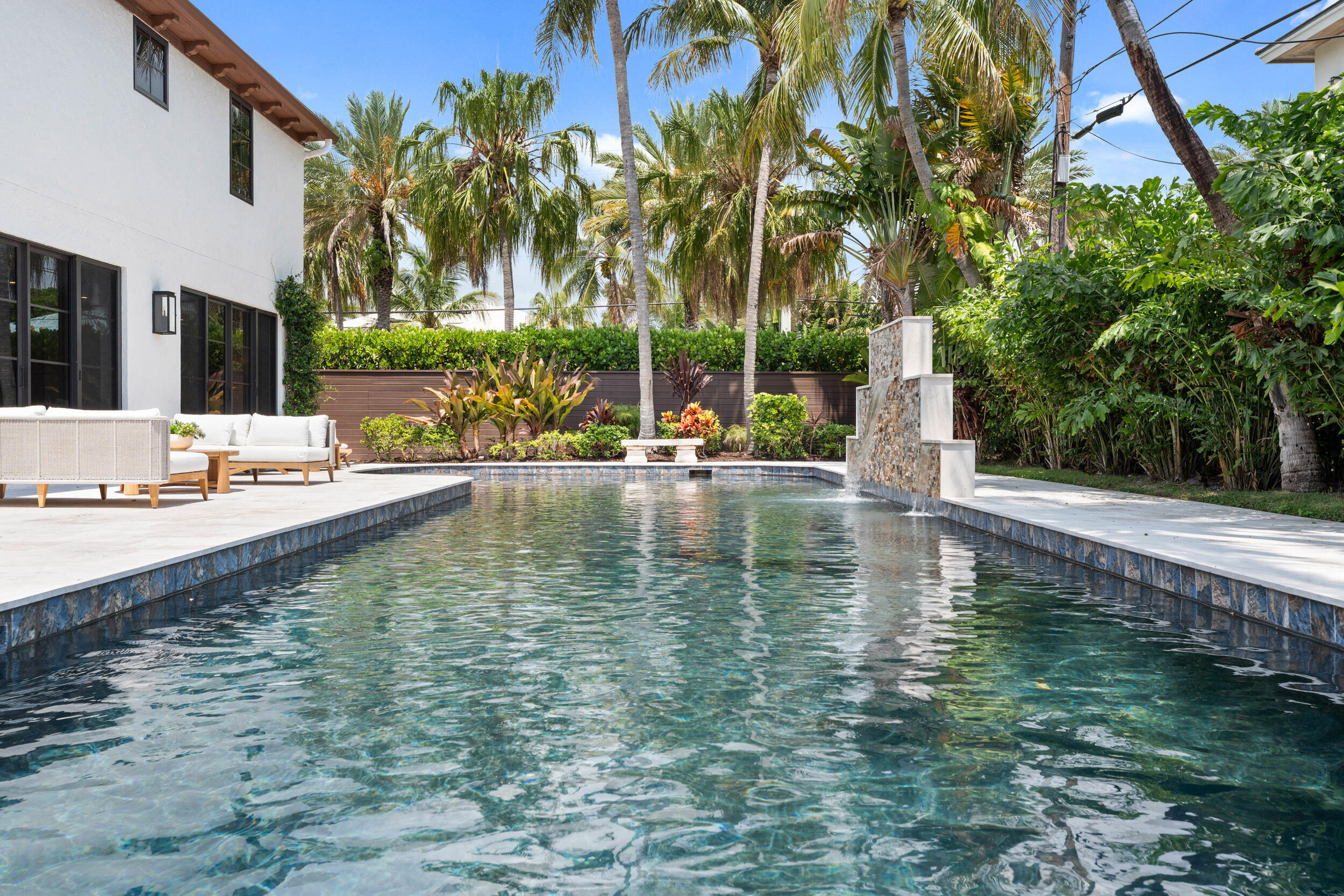 257 E Lakewood West Palm Beach, FL 33405