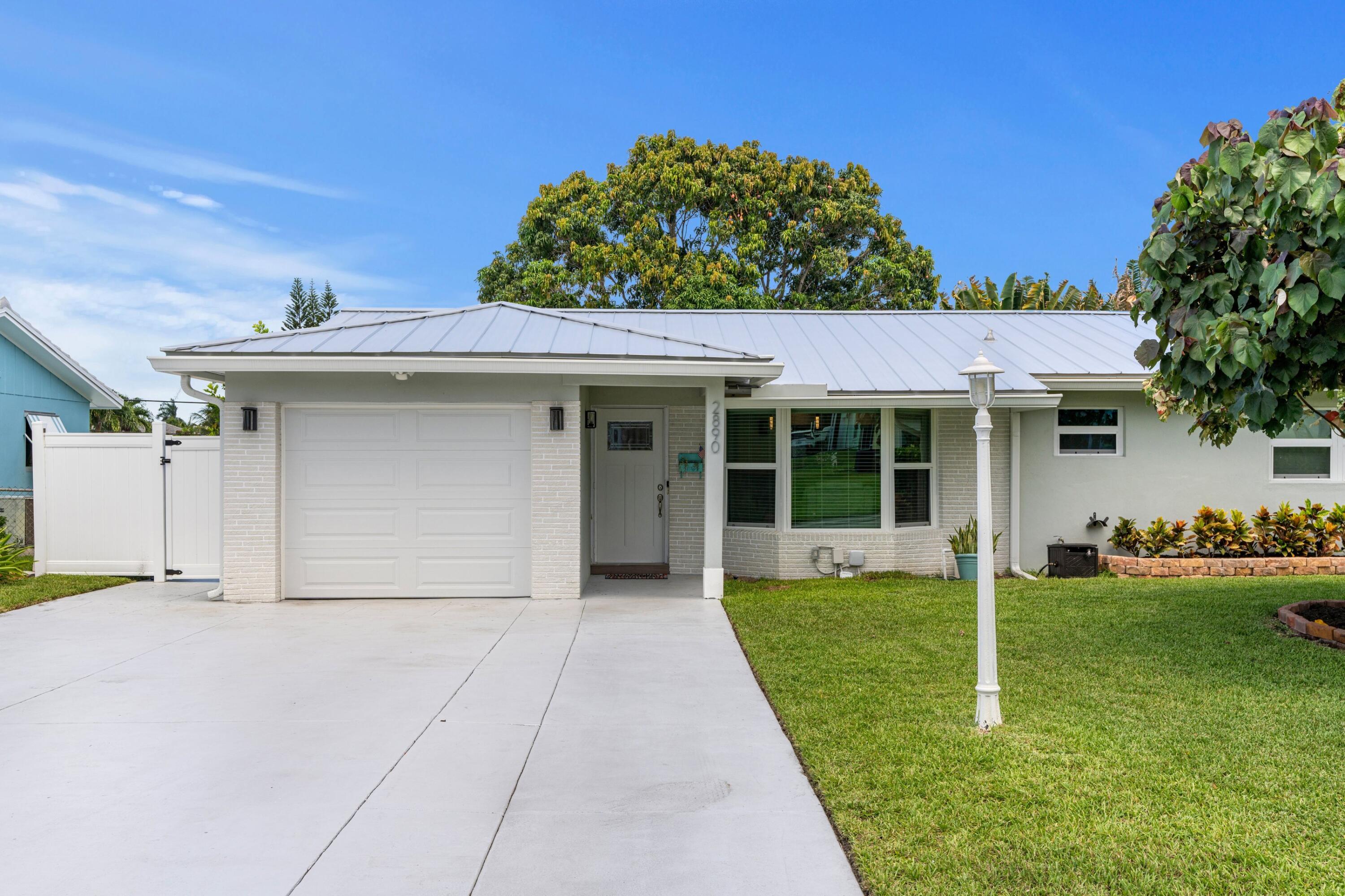 2890 SE 1st