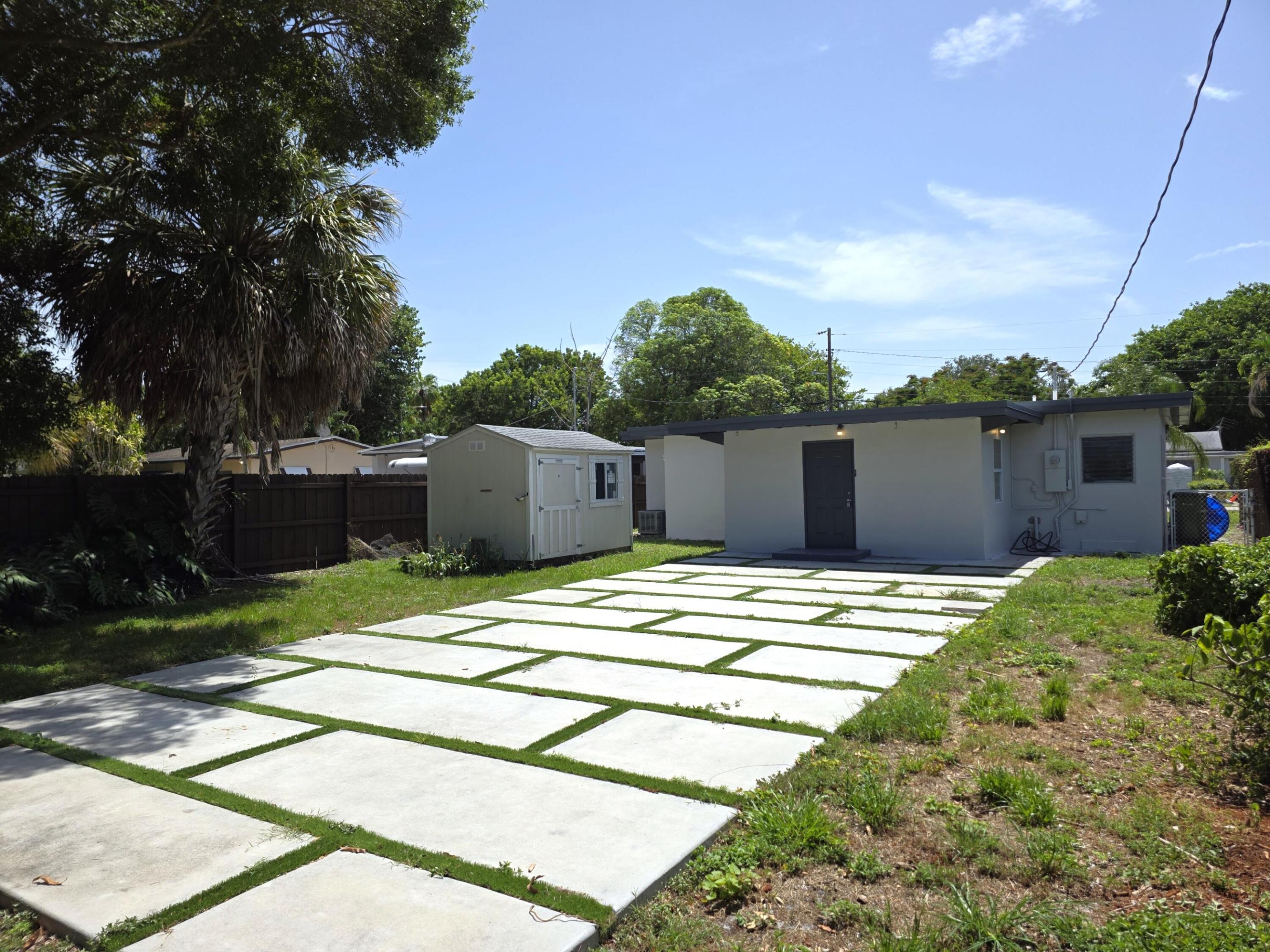 1220 NE 1st Fort Lauderdale, FL 33304