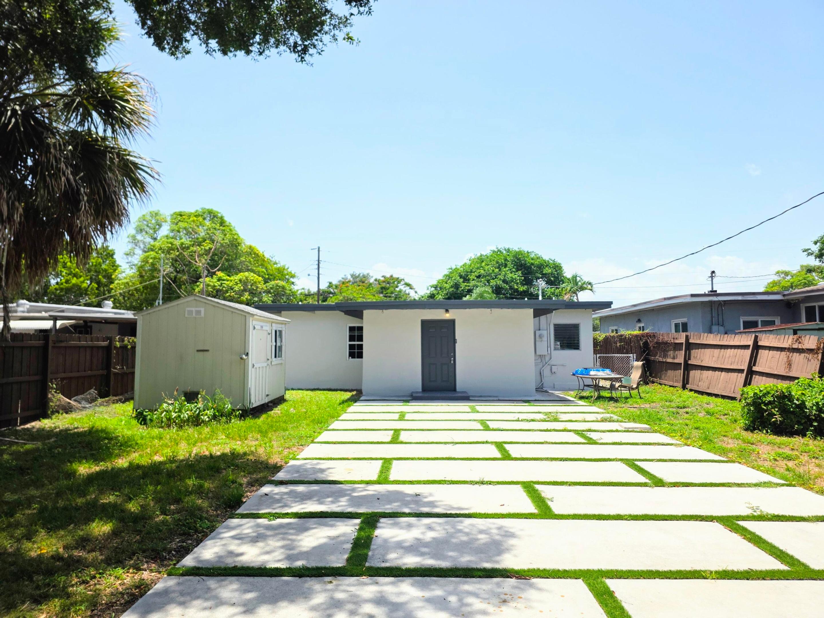 1220 NE 1st Fort Lauderdale, FL 33304