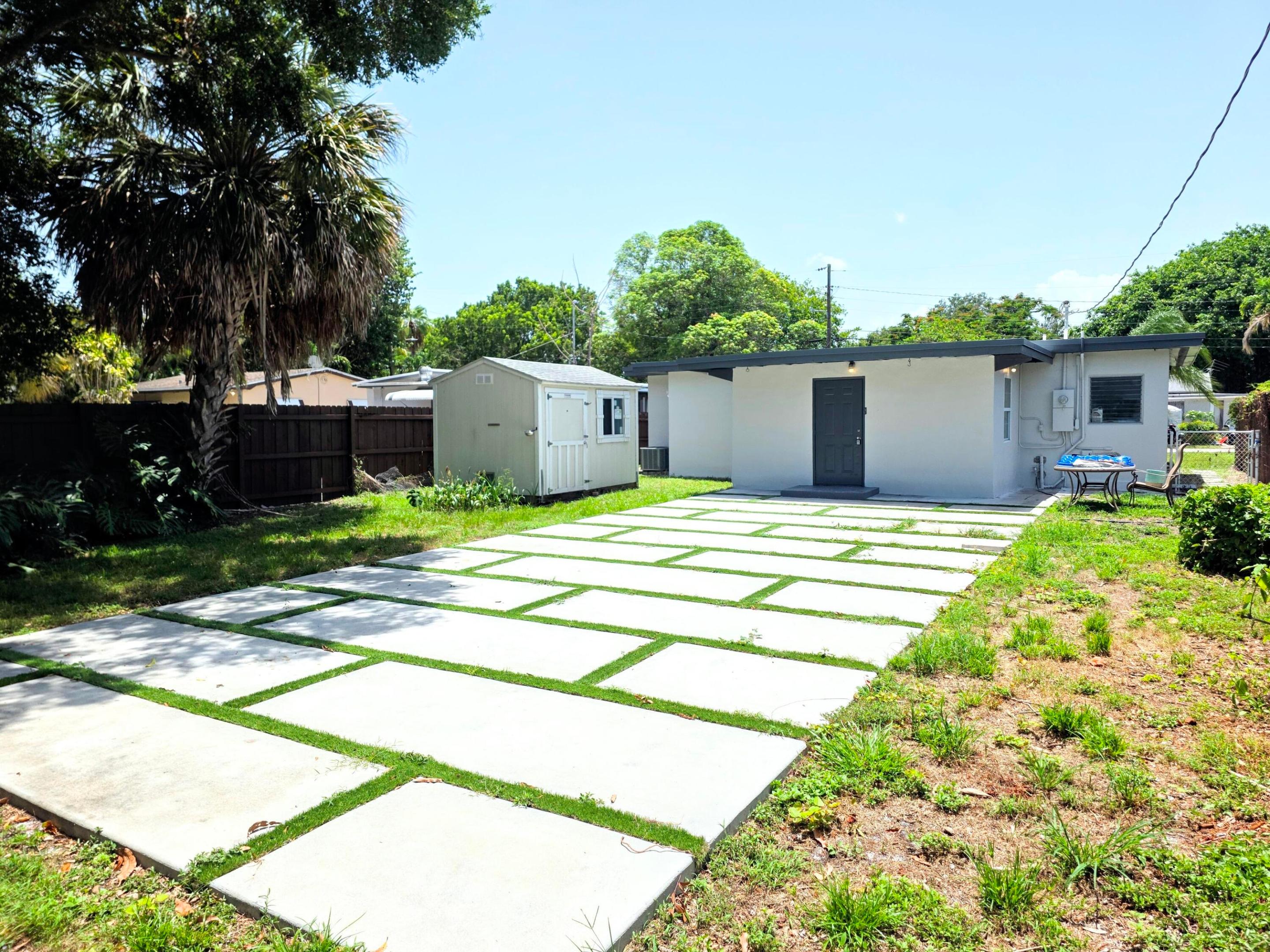 1220 NE 1st Fort Lauderdale, FL 33304