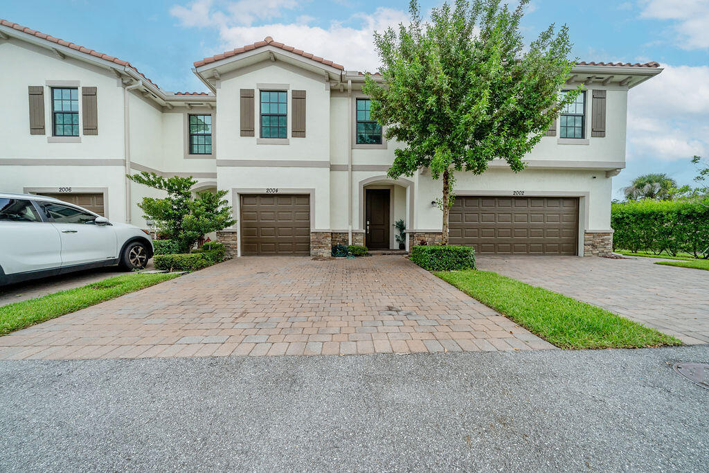 2004 Sugar Maple Dr