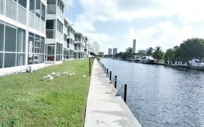 465 Paradise Isle #307