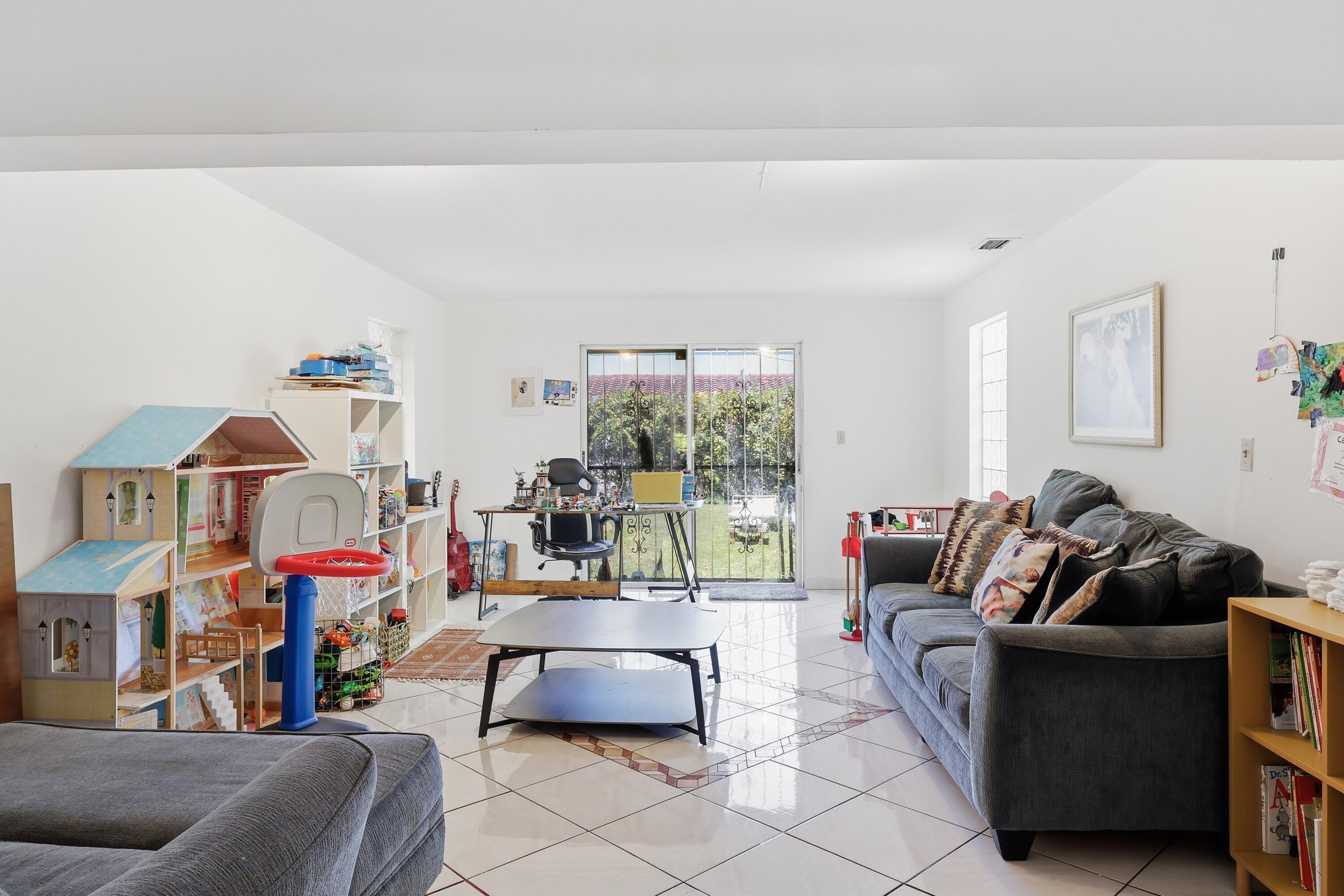 1324 Lenox Miami Beach, FL 33139