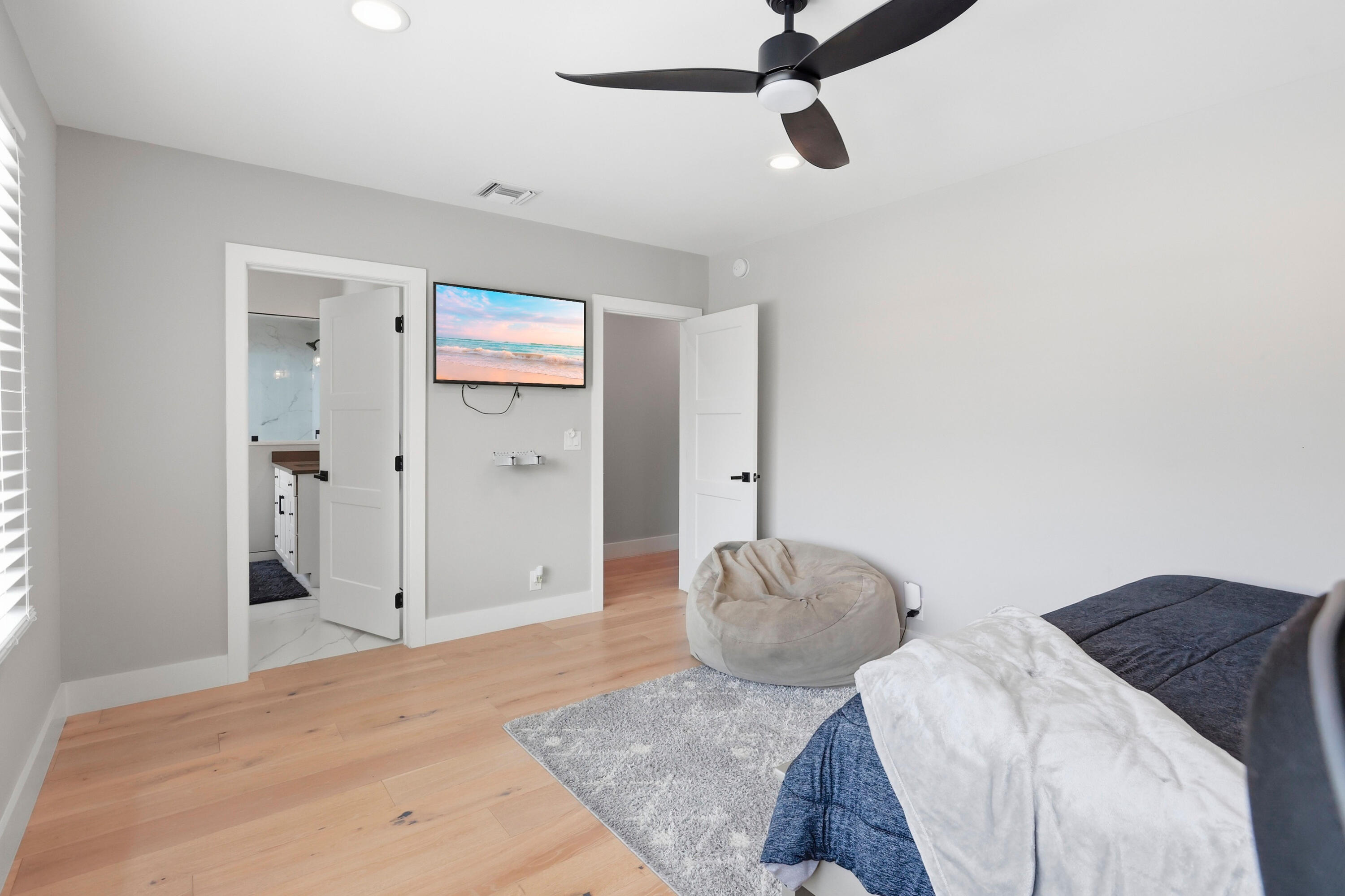 2447 SE 10th Pompano Beach, FL 33062