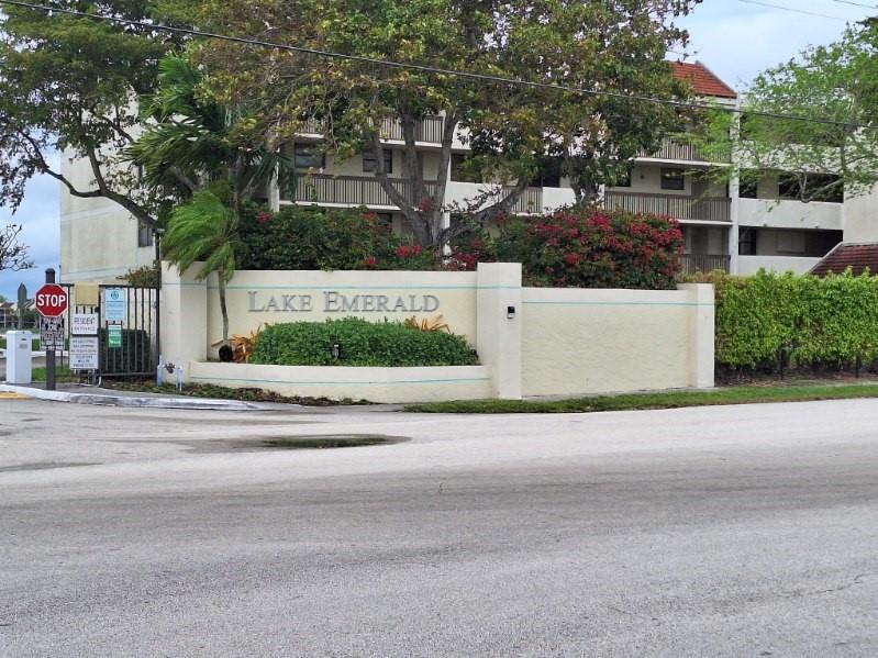 106 Lake Emerald Dr #401