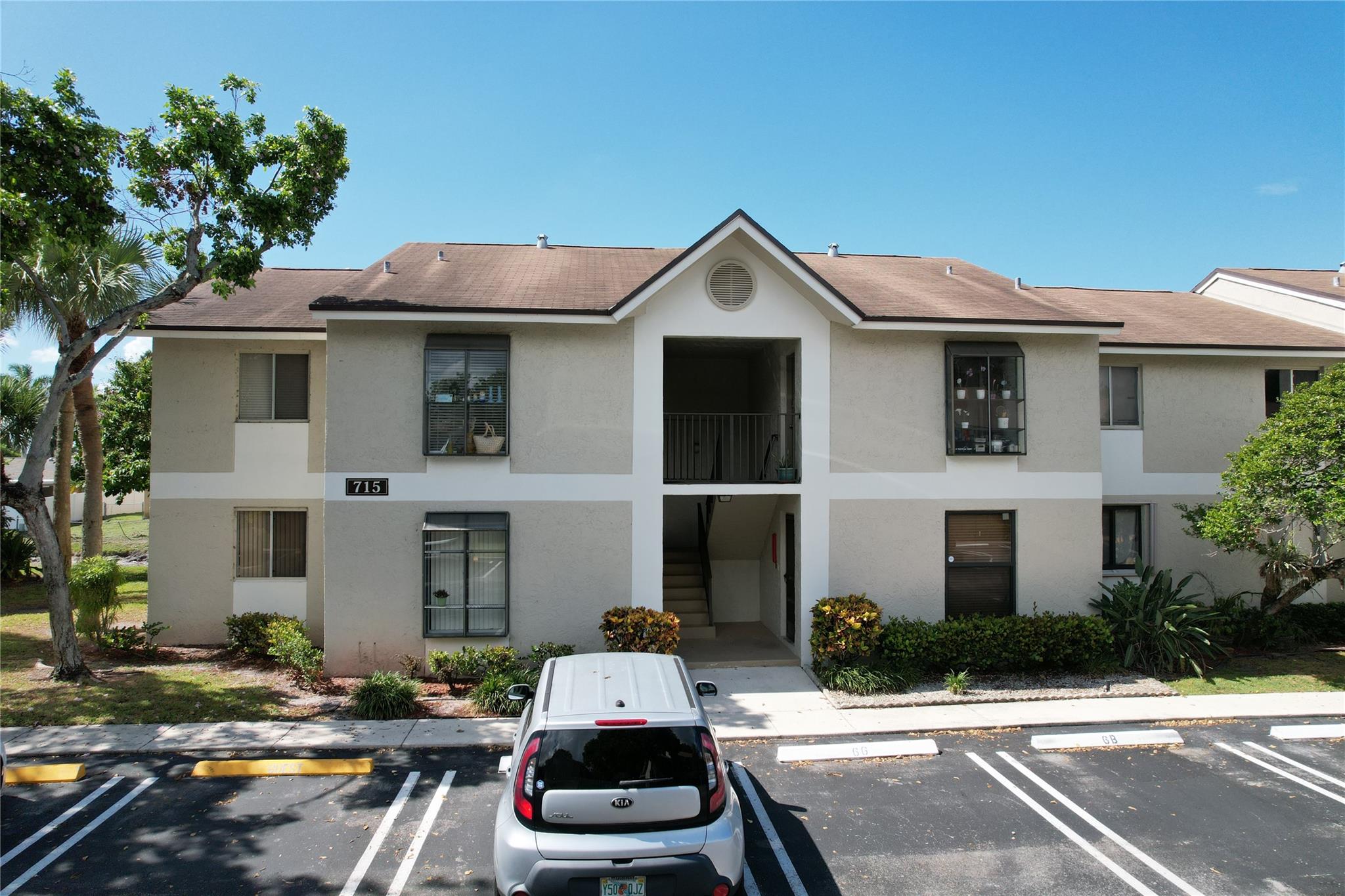 715 Gardens Dr #203