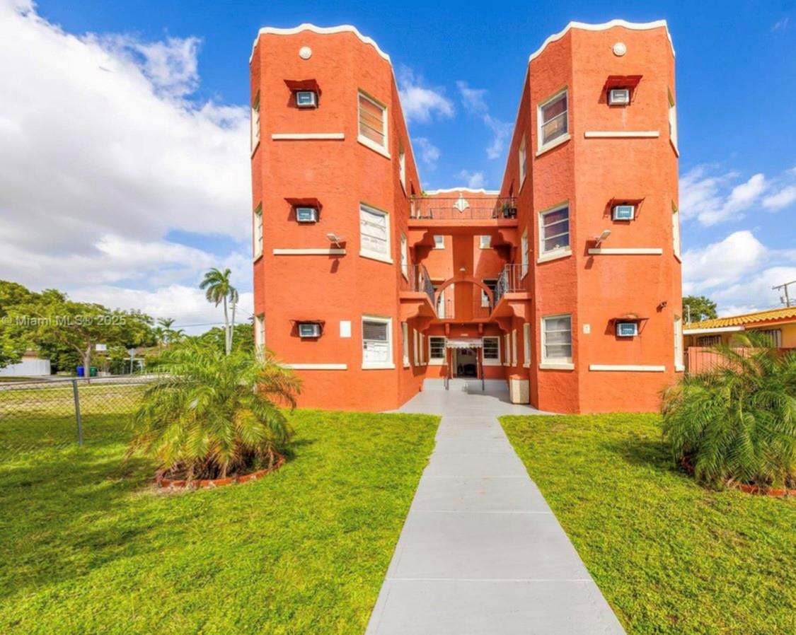 1785 SW 13th St Miami, FL 33145