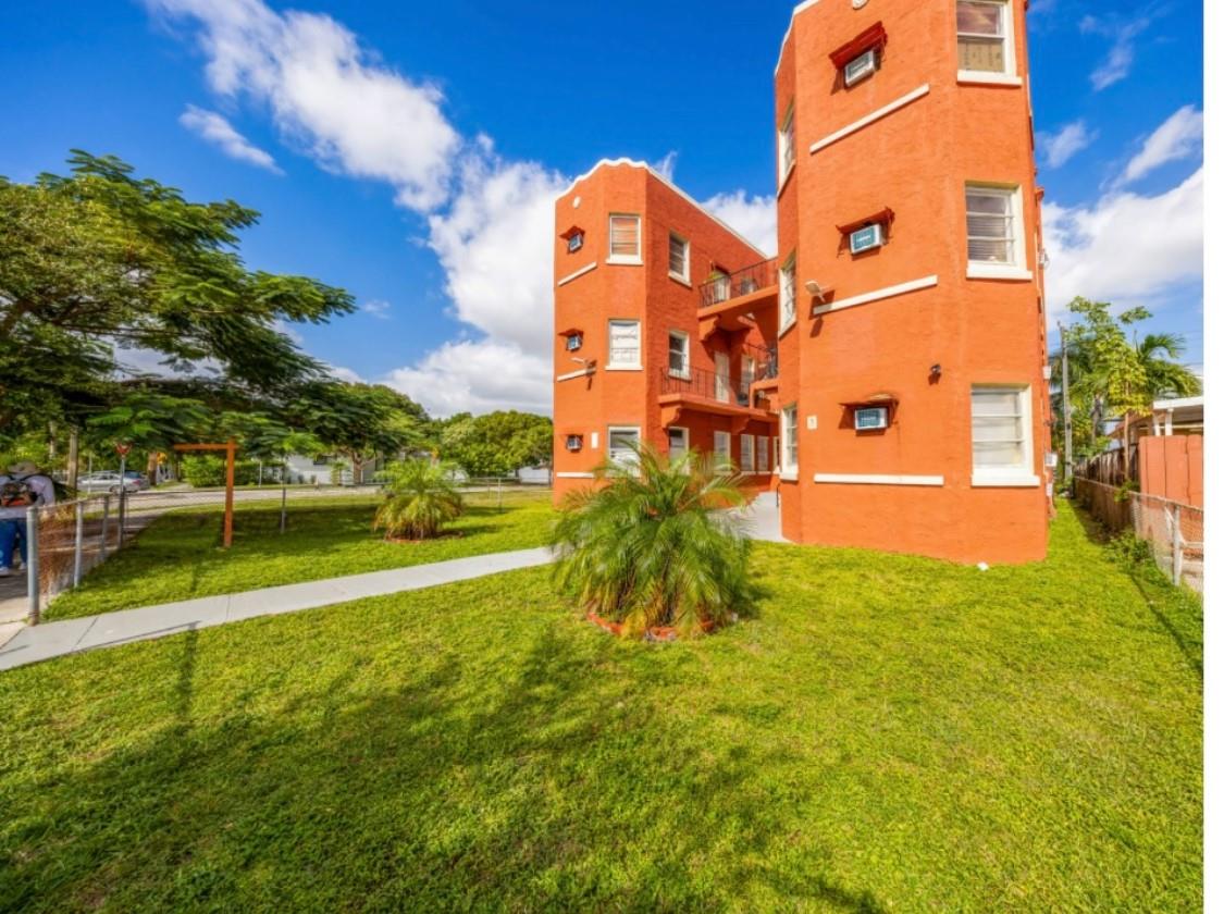 1785 SW 13th St Miami, FL 33145