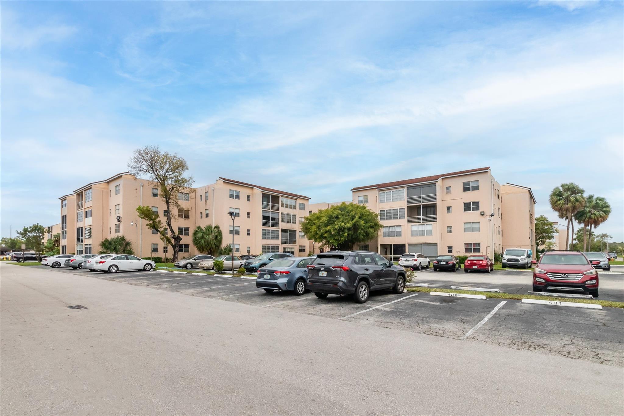 2840 Somerset Dr #403