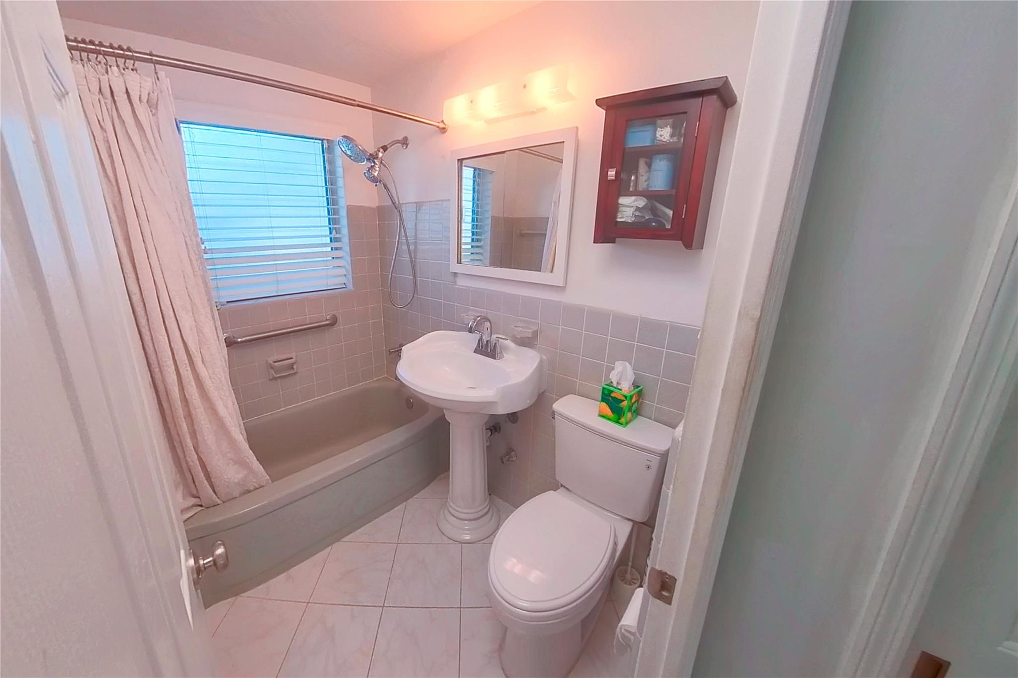 1000 SE 4th St #209 Fort Lauderdale, FL 33301