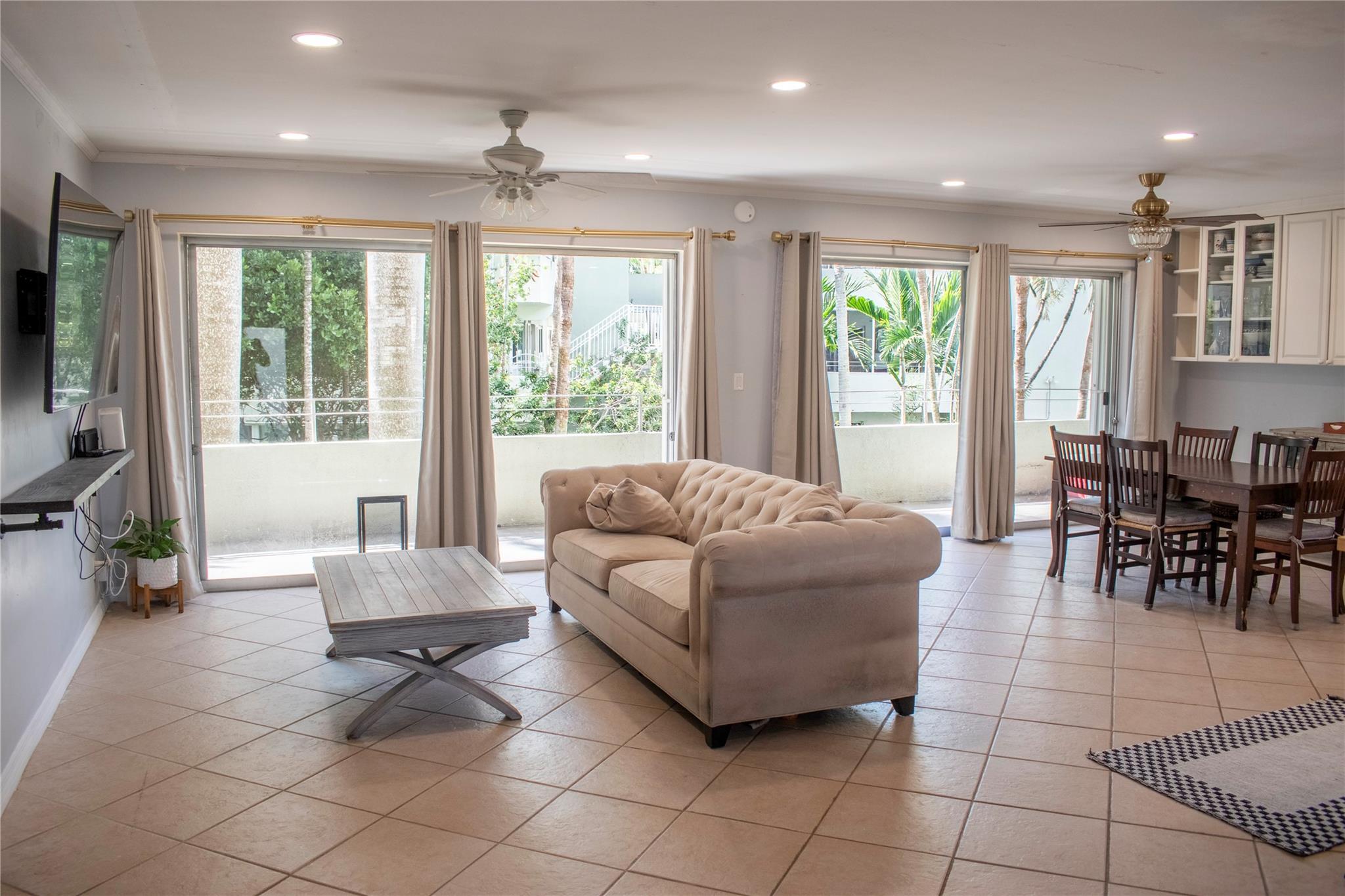 1000 SE 4th St #209 Fort Lauderdale, FL 33301