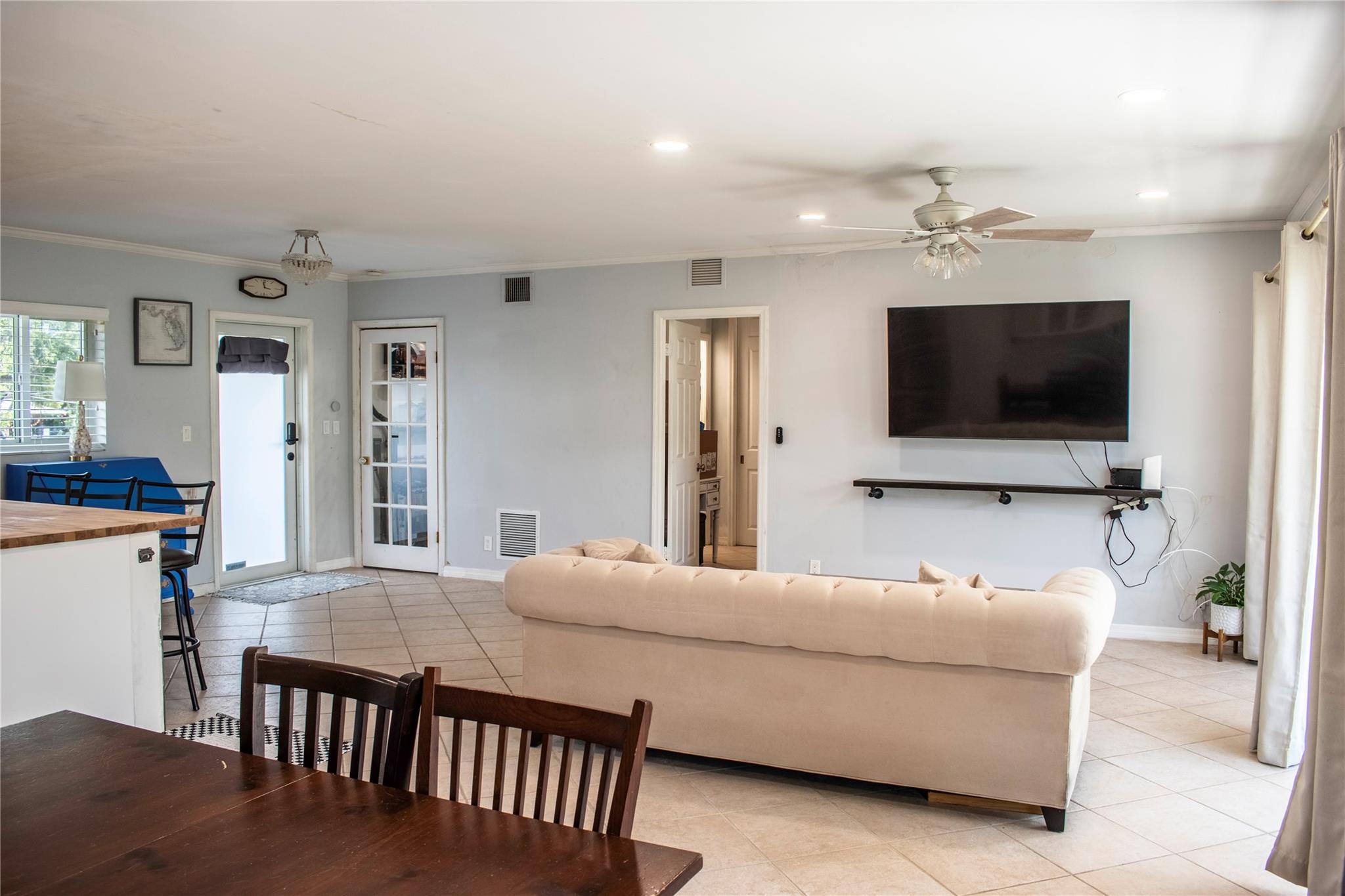 1000 SE 4th St #209 Fort Lauderdale, FL 33301