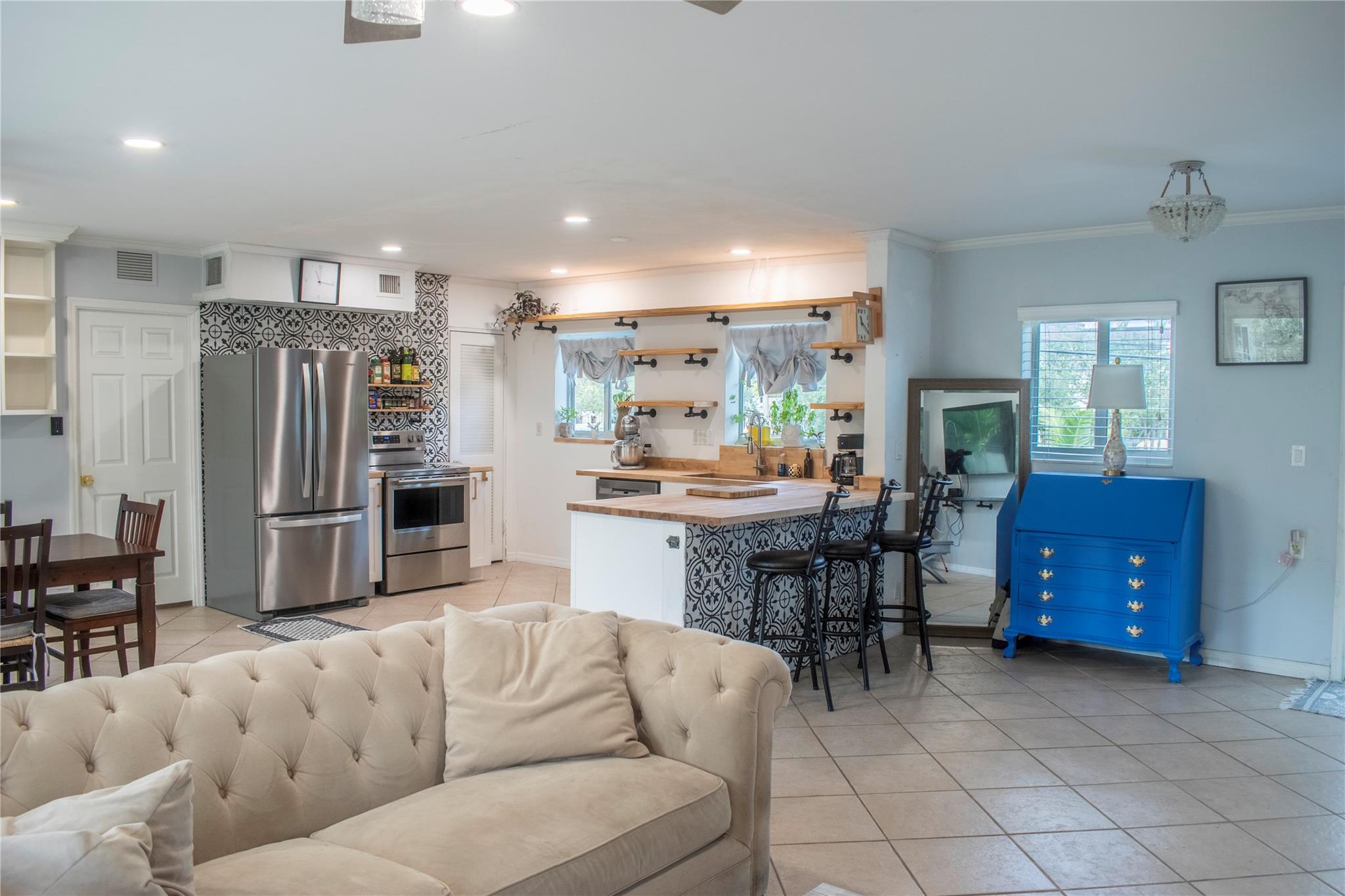 1000 SE 4th St #209 Fort Lauderdale, FL 33301