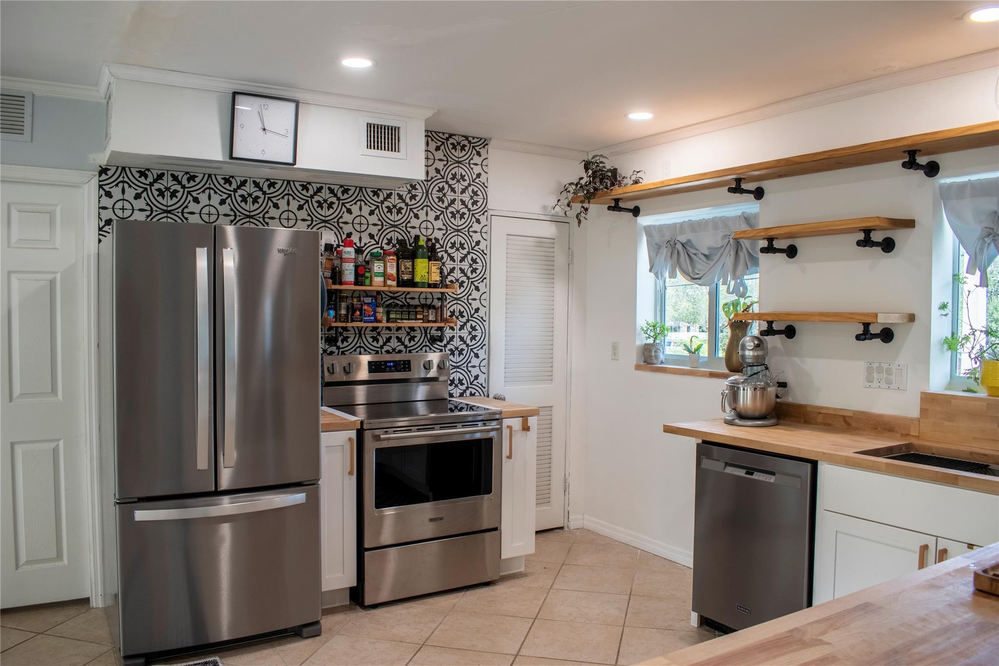 1000 SE 4th St #209 Fort Lauderdale, FL 33301