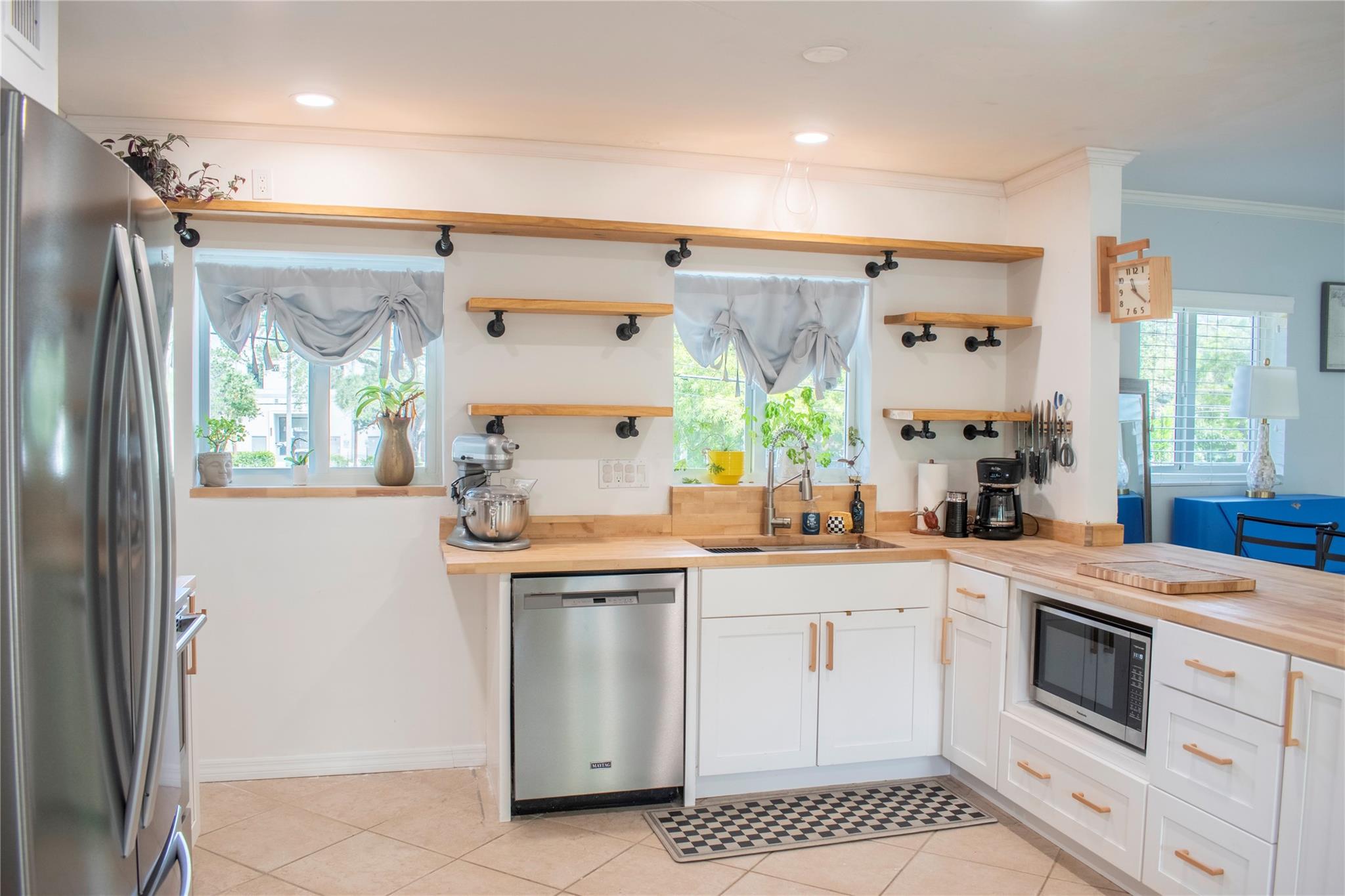 1000 SE 4th St #209 Fort Lauderdale, FL 33301