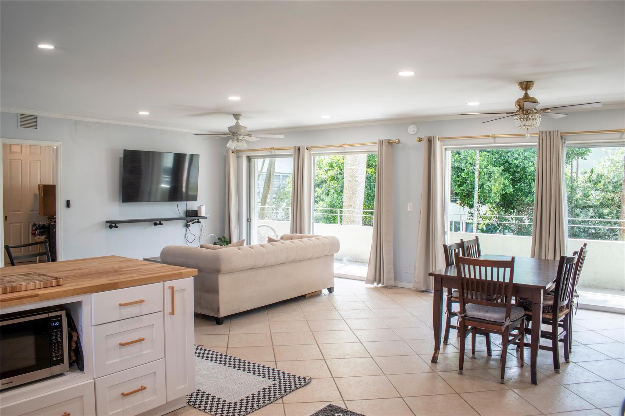 1000 SE 4th St #209 Fort Lauderdale, FL 33301