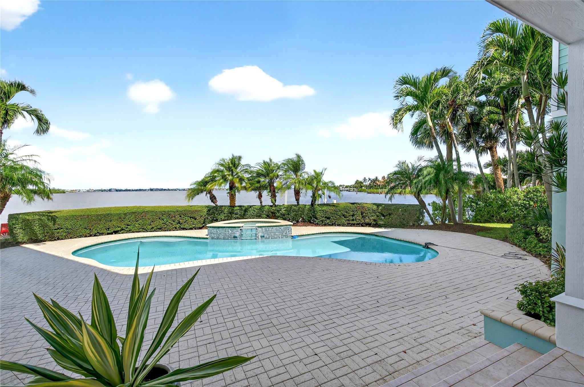 505 Tulip Ln Vero Beach, FL 32963