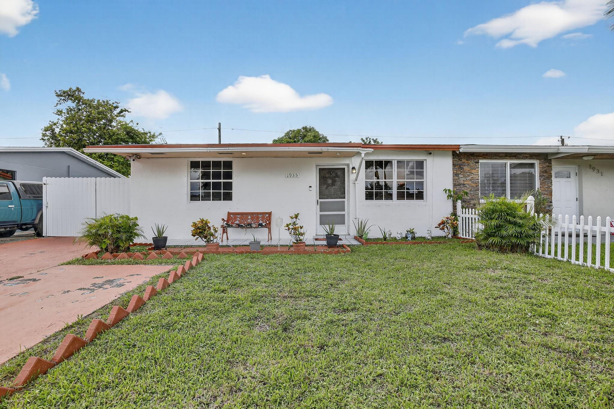 1935 SW 67th Ter