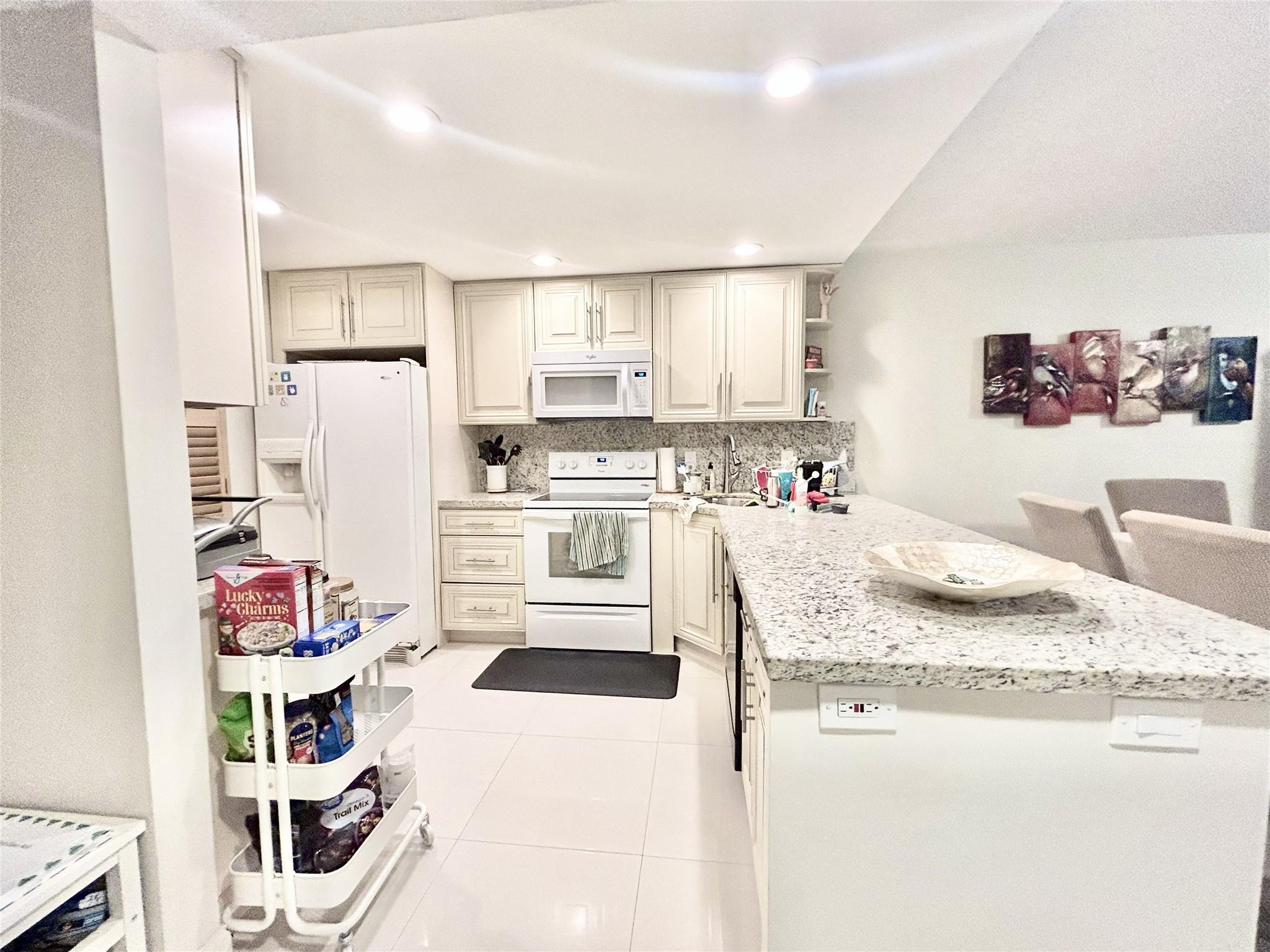 3800 Oaks Clubhouse Dr #311