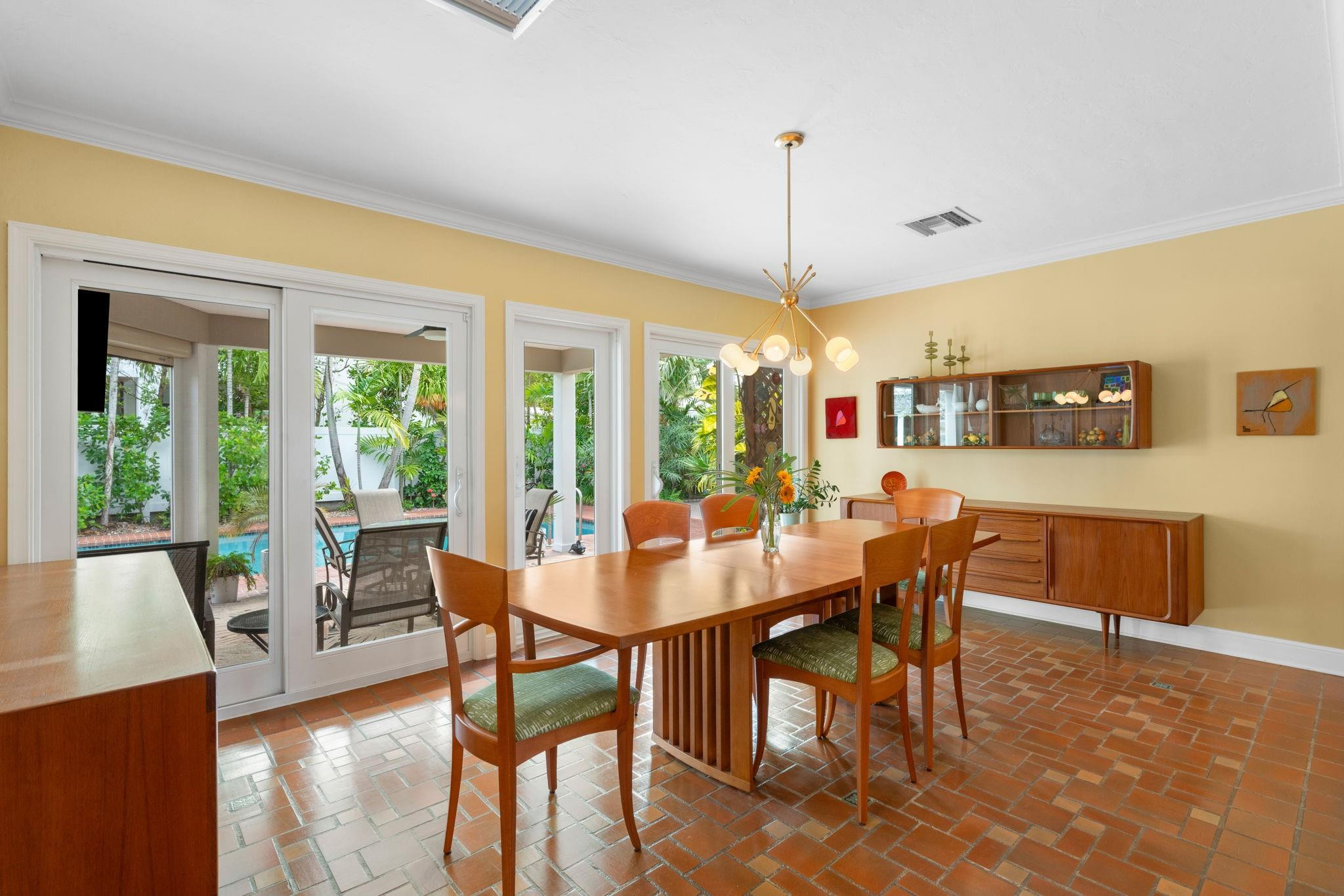 1624 Middle Riv Fort Lauderdale, FL 33305