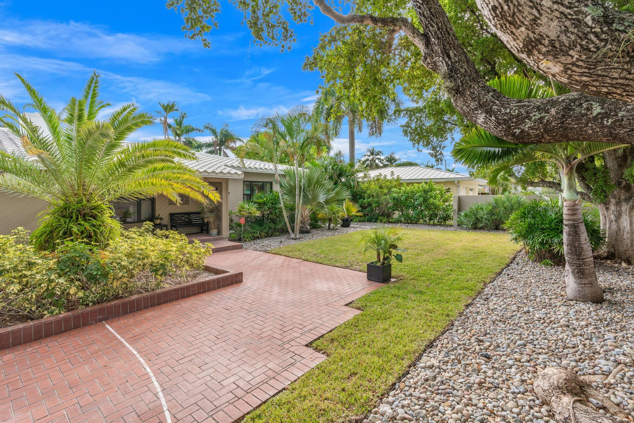 1624 Middle Riv Fort Lauderdale, FL 33305