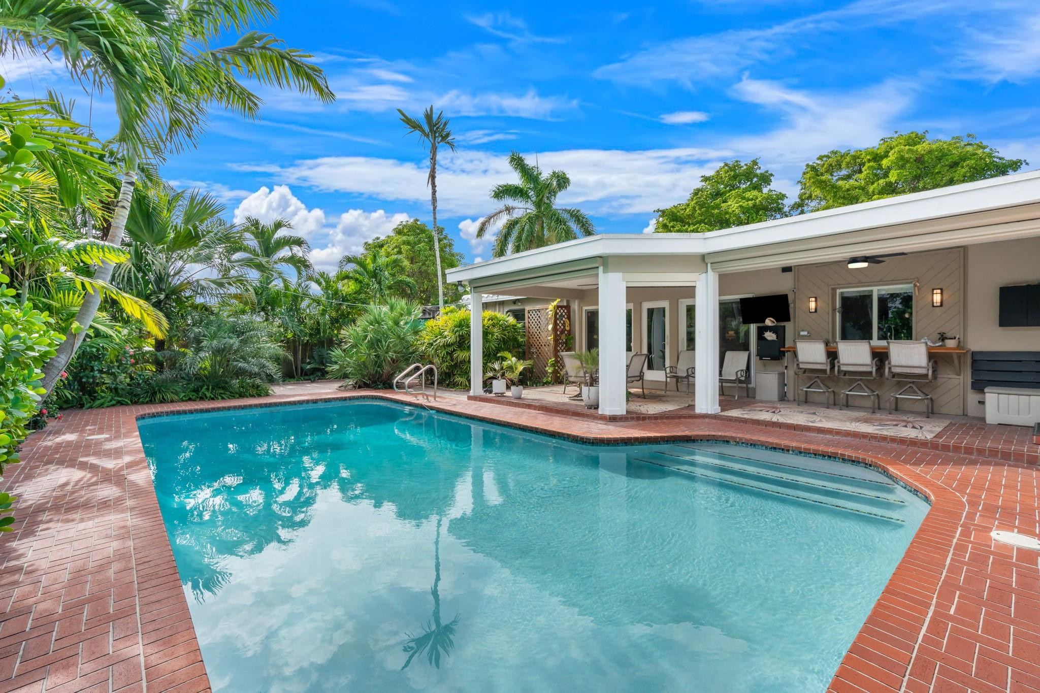 1624 Middle Riv Fort Lauderdale, FL 33305