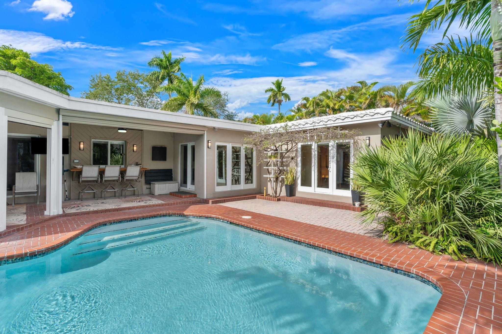 1624 Middle Riv Fort Lauderdale, FL 33305