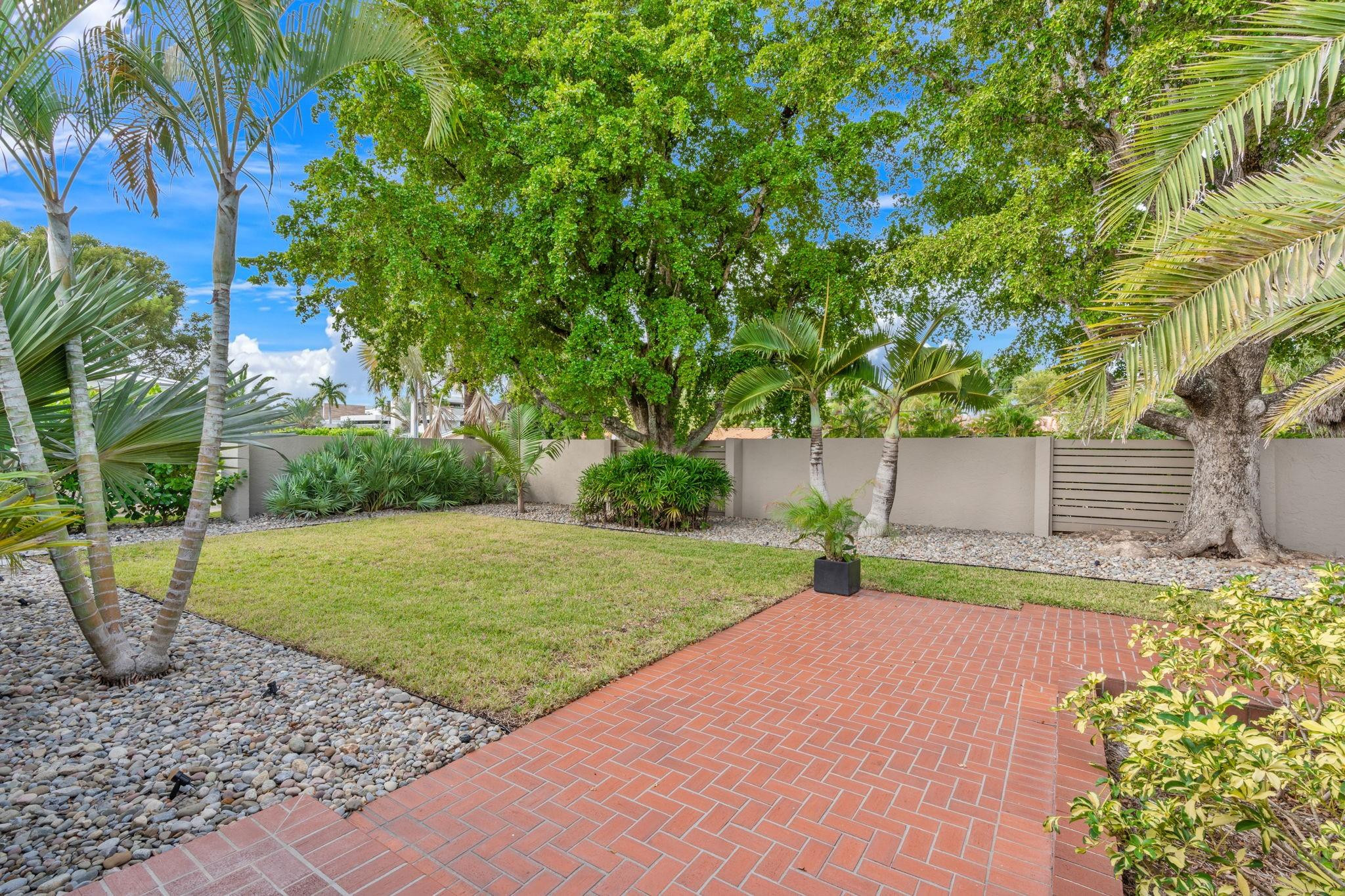 1624 Middle Riv Fort Lauderdale, FL 33305