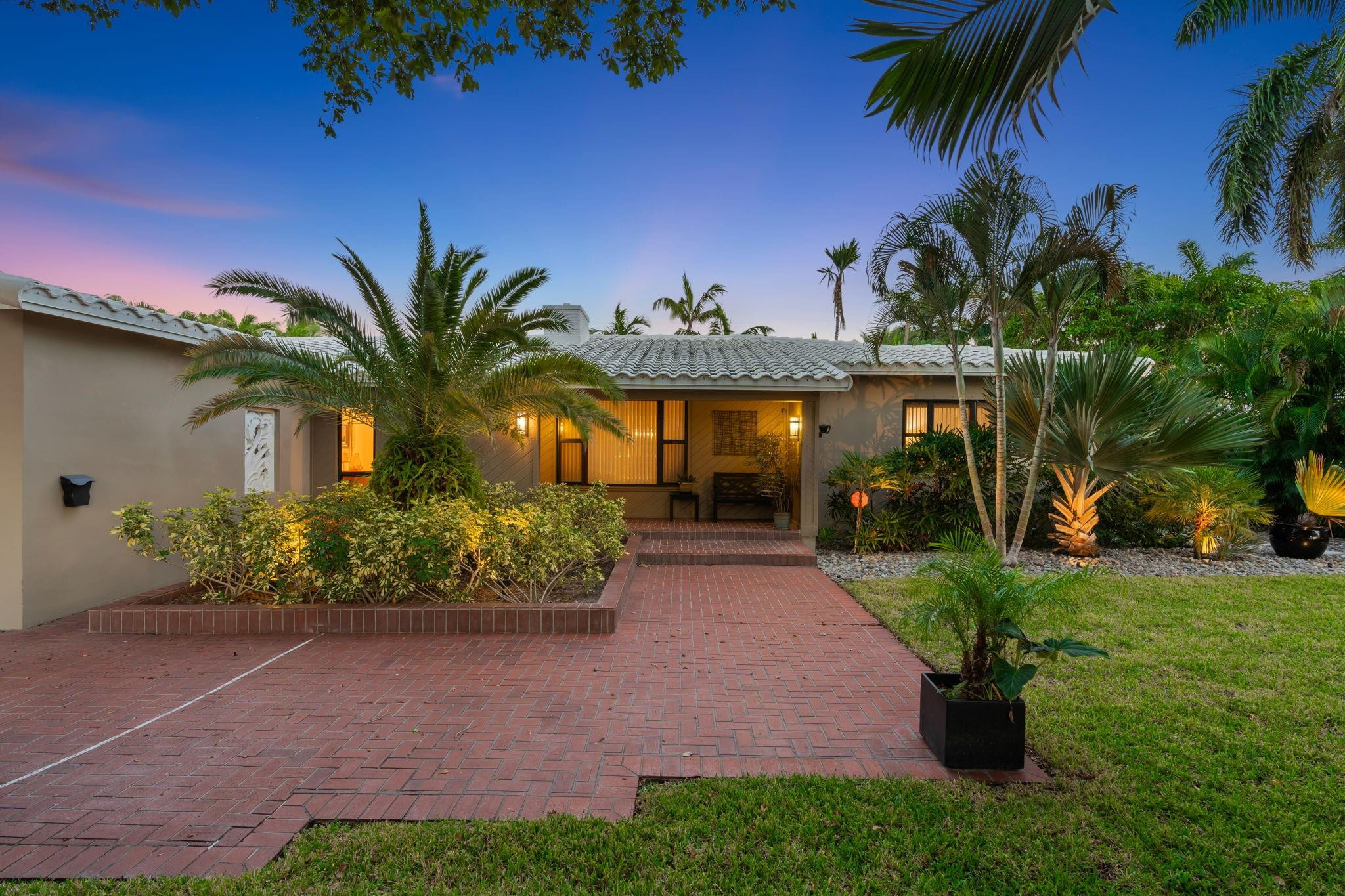 1624 Middle Riv Fort Lauderdale, FL 33305