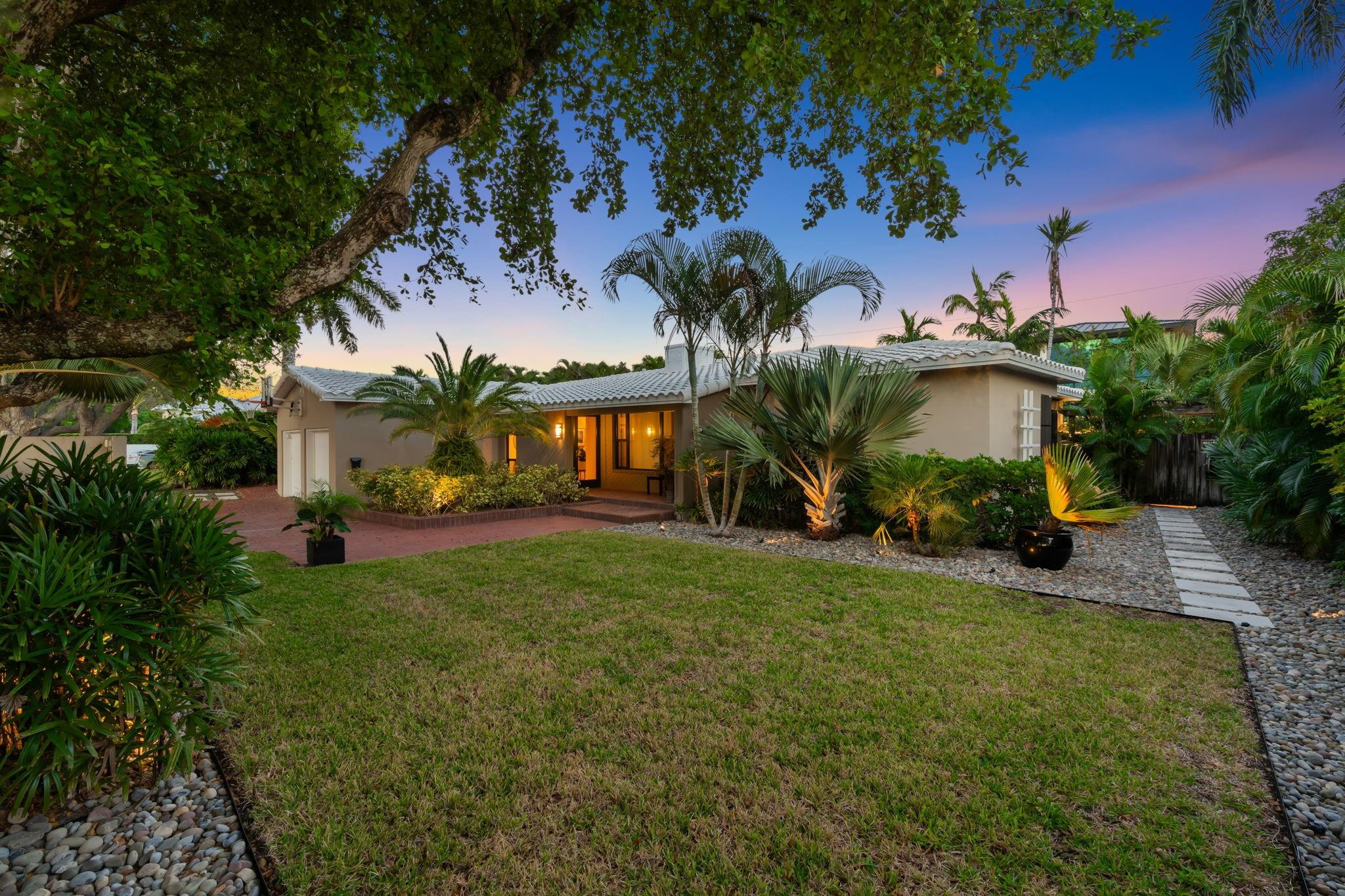 1624 Middle Riv Fort Lauderdale, FL 33305