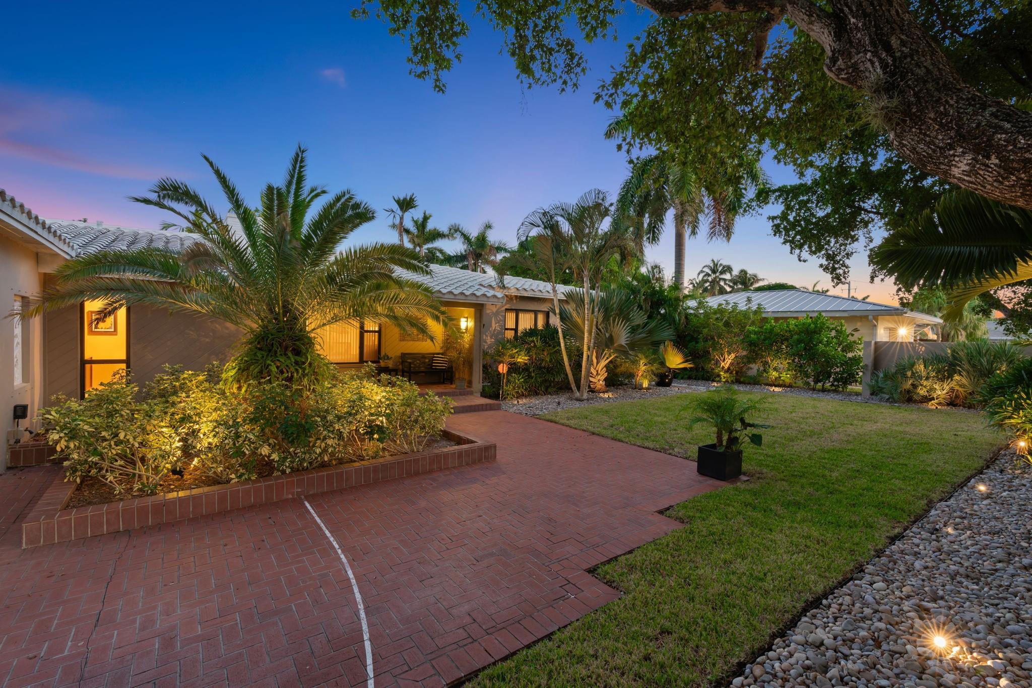 1624 Middle Riv Fort Lauderdale, FL 33305