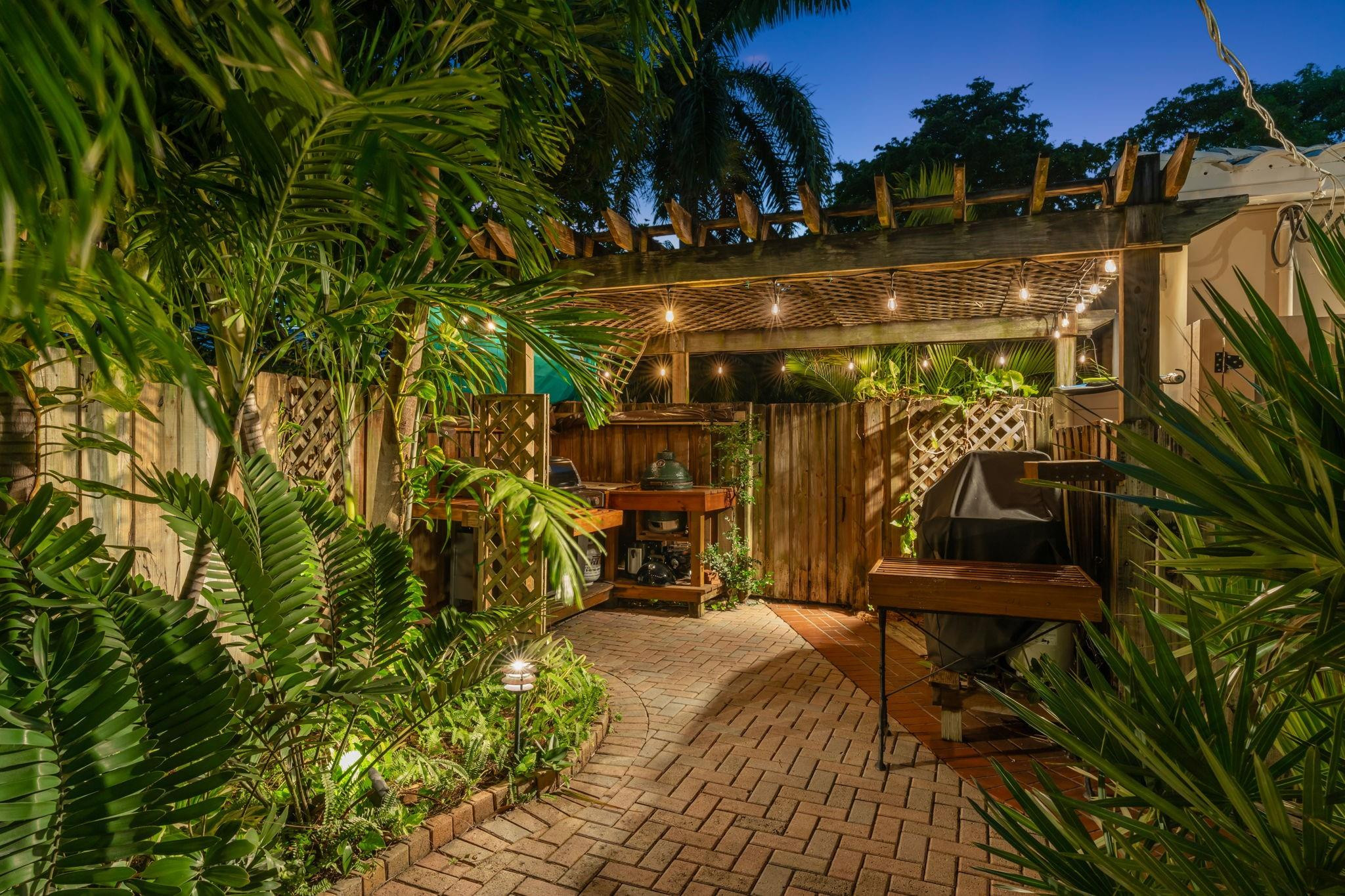 1624 Middle Riv Fort Lauderdale, FL 33305