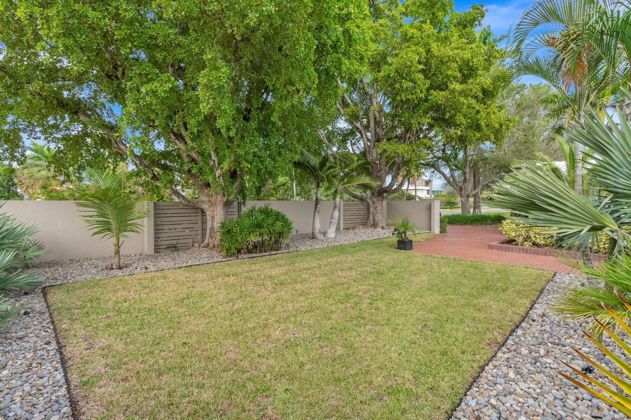 1624 Middle Riv Fort Lauderdale, FL 33305