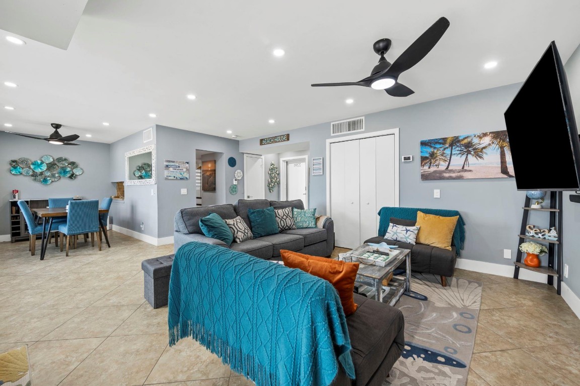 2201 N Surf Hollywood, FL 33019