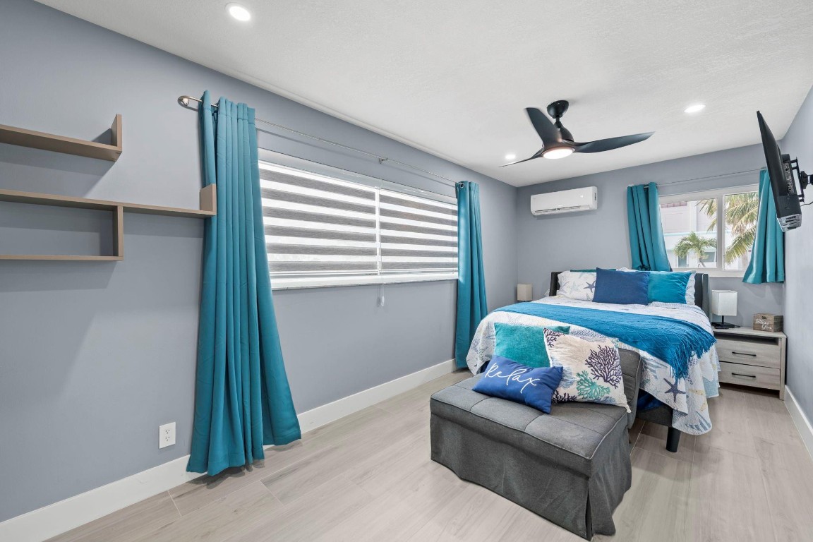 2201 N Surf Hollywood, FL 33019