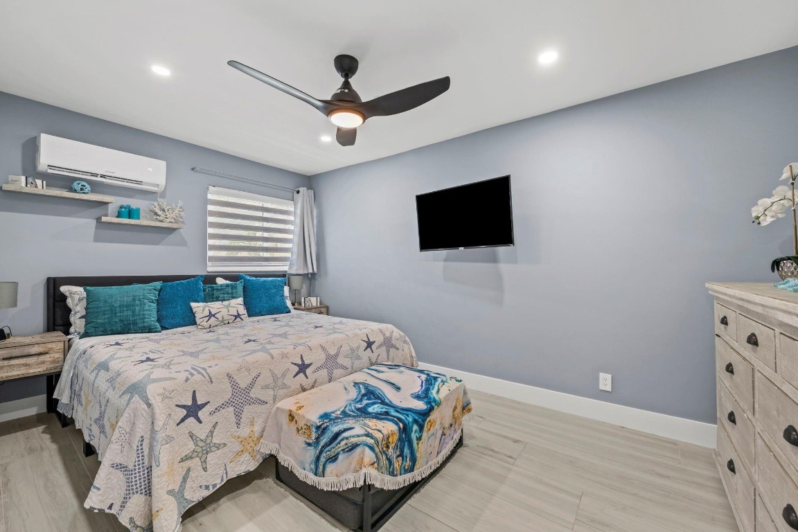 2201 N Surf Hollywood, FL 33019