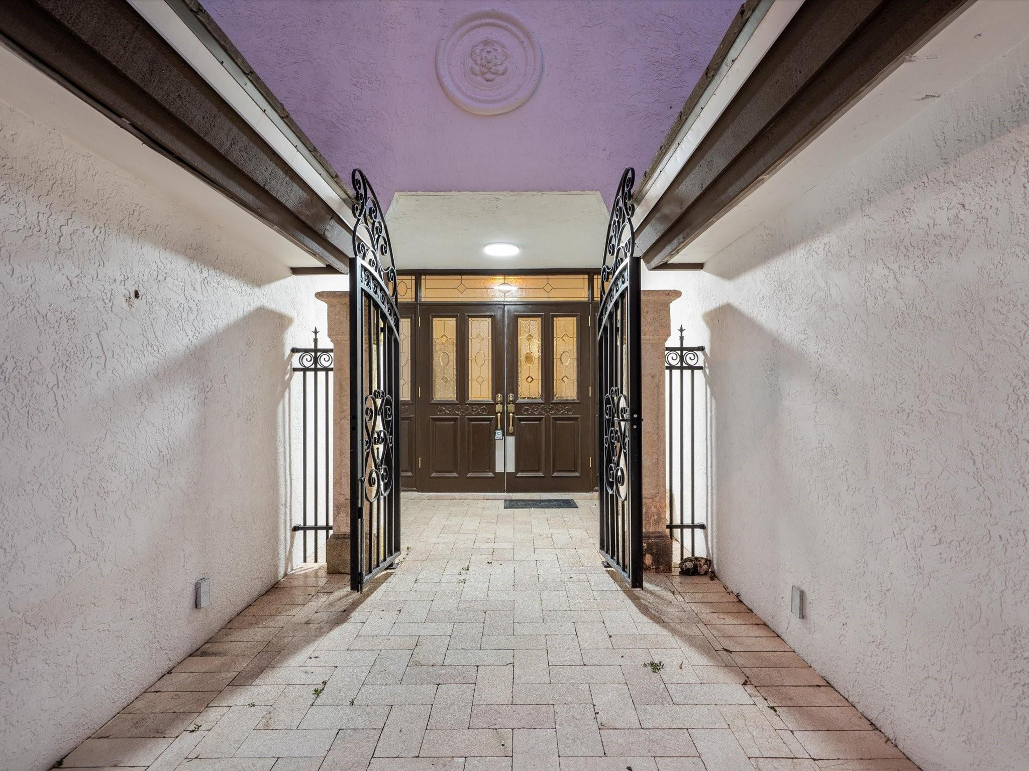 1421 Ponce De Leon Fort Lauderdale, FL 33316