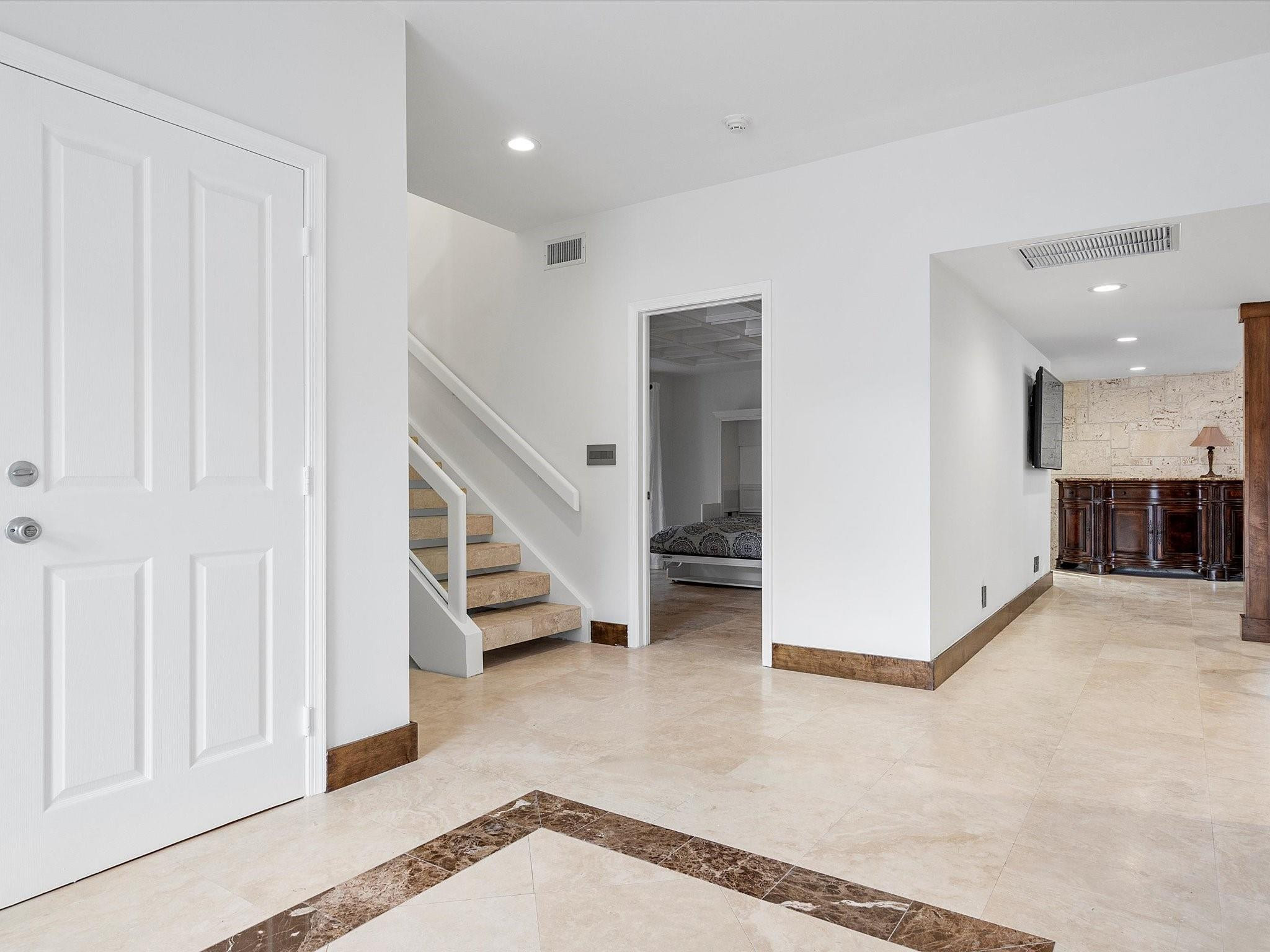 1421 Ponce De Leon Fort Lauderdale, FL 33316