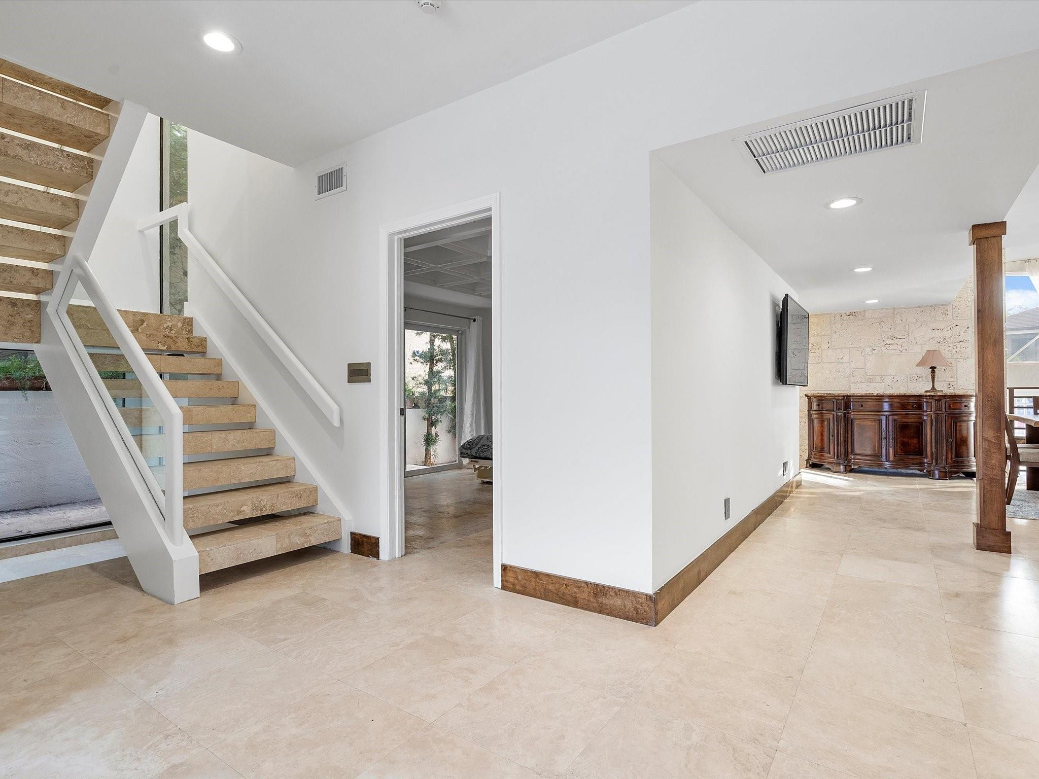 1421 Ponce De Leon Fort Lauderdale, FL 33316