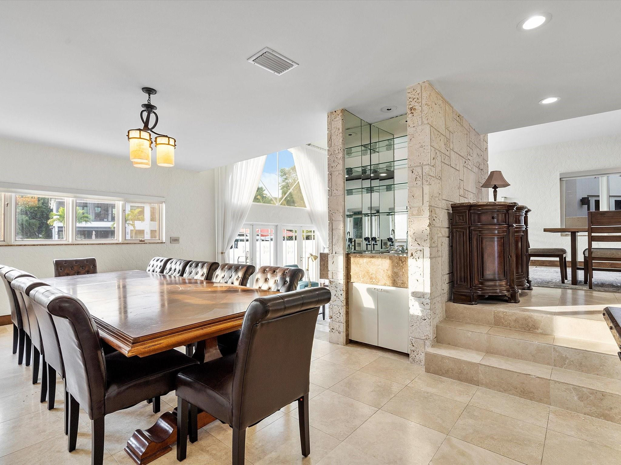 1421 Ponce De Leon Fort Lauderdale, FL 33316