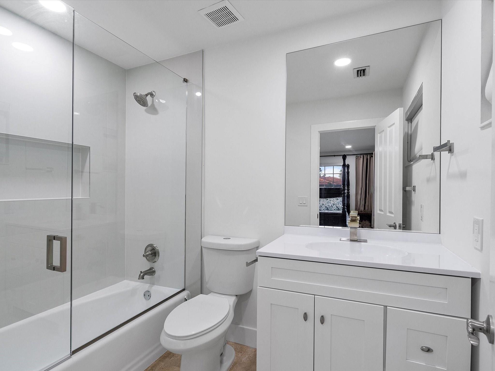 1421 Ponce De Leon Fort Lauderdale, FL 33316