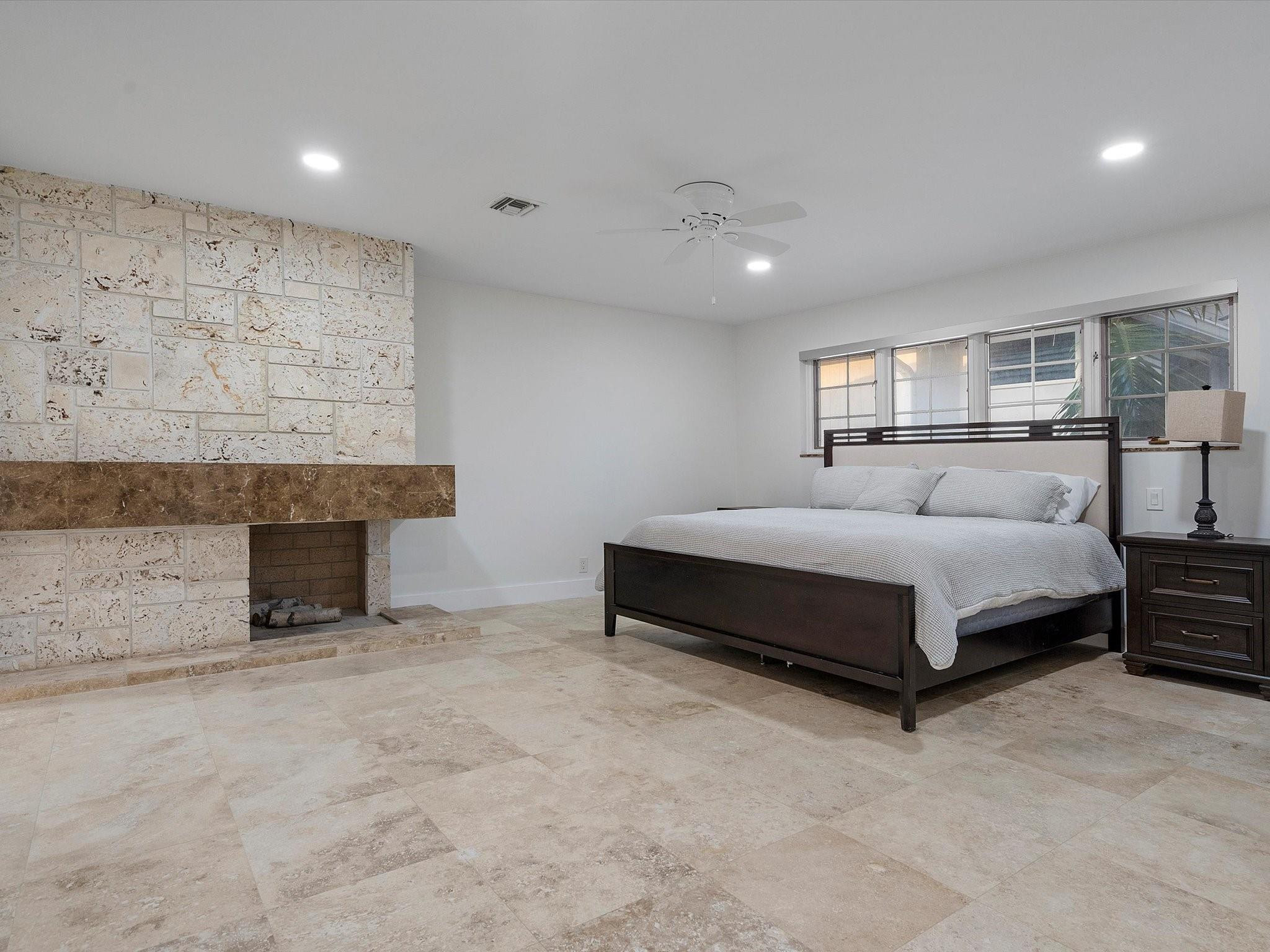 1421 Ponce De Leon Fort Lauderdale, FL 33316