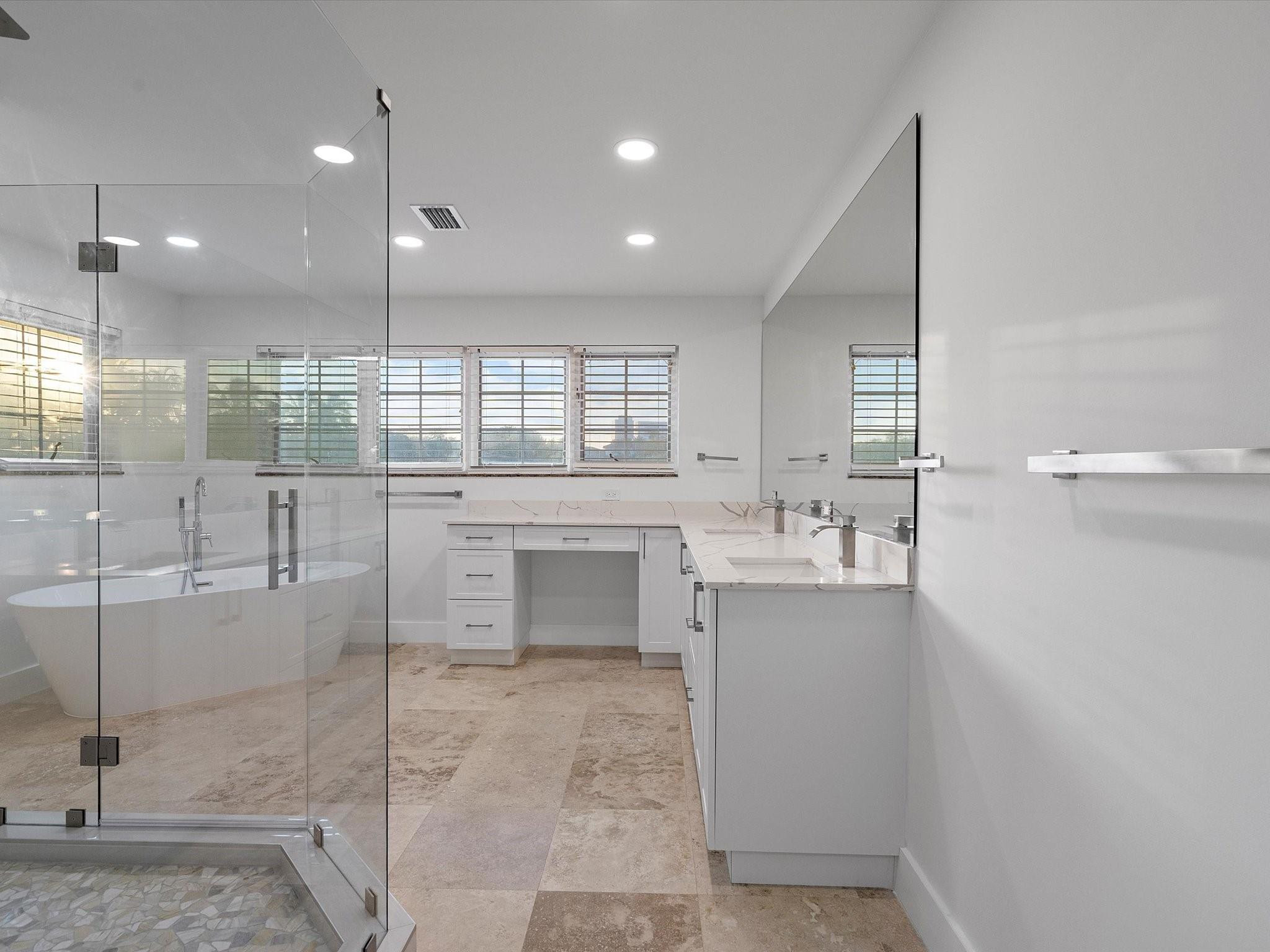 1421 Ponce De Leon Fort Lauderdale, FL 33316