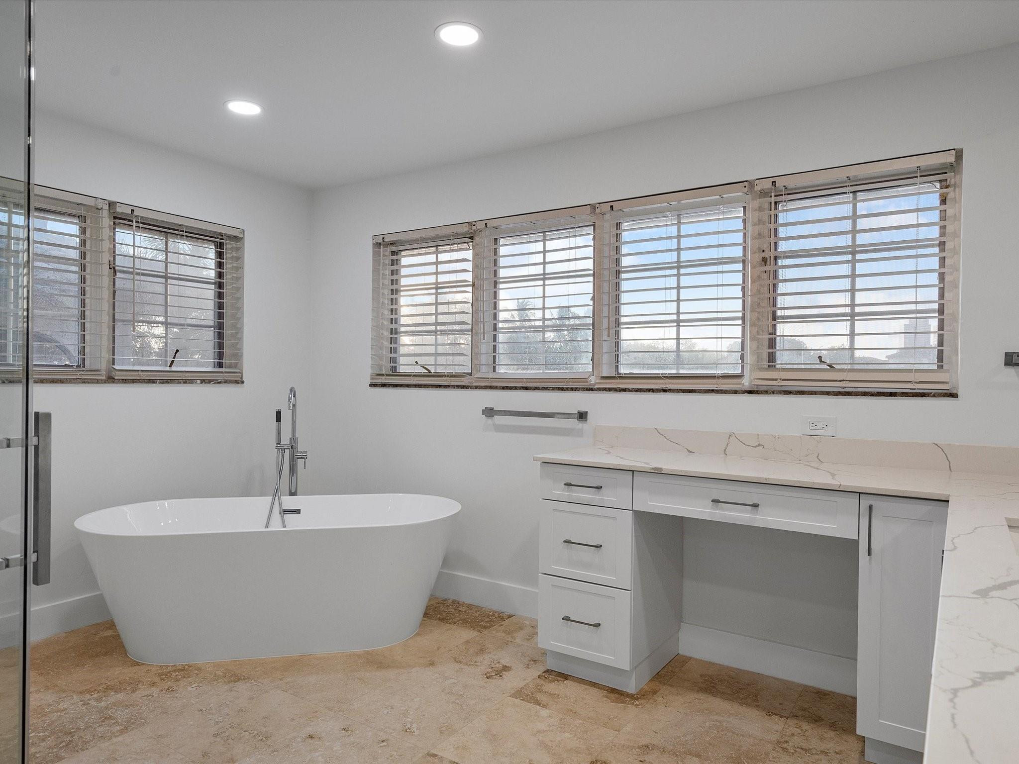 1421 Ponce De Leon Fort Lauderdale, FL 33316