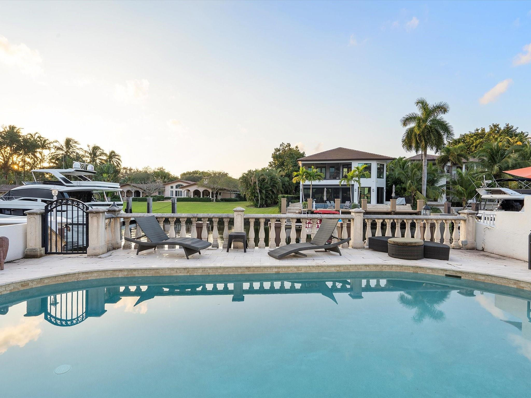 1421 Ponce De Leon Fort Lauderdale, FL 33316