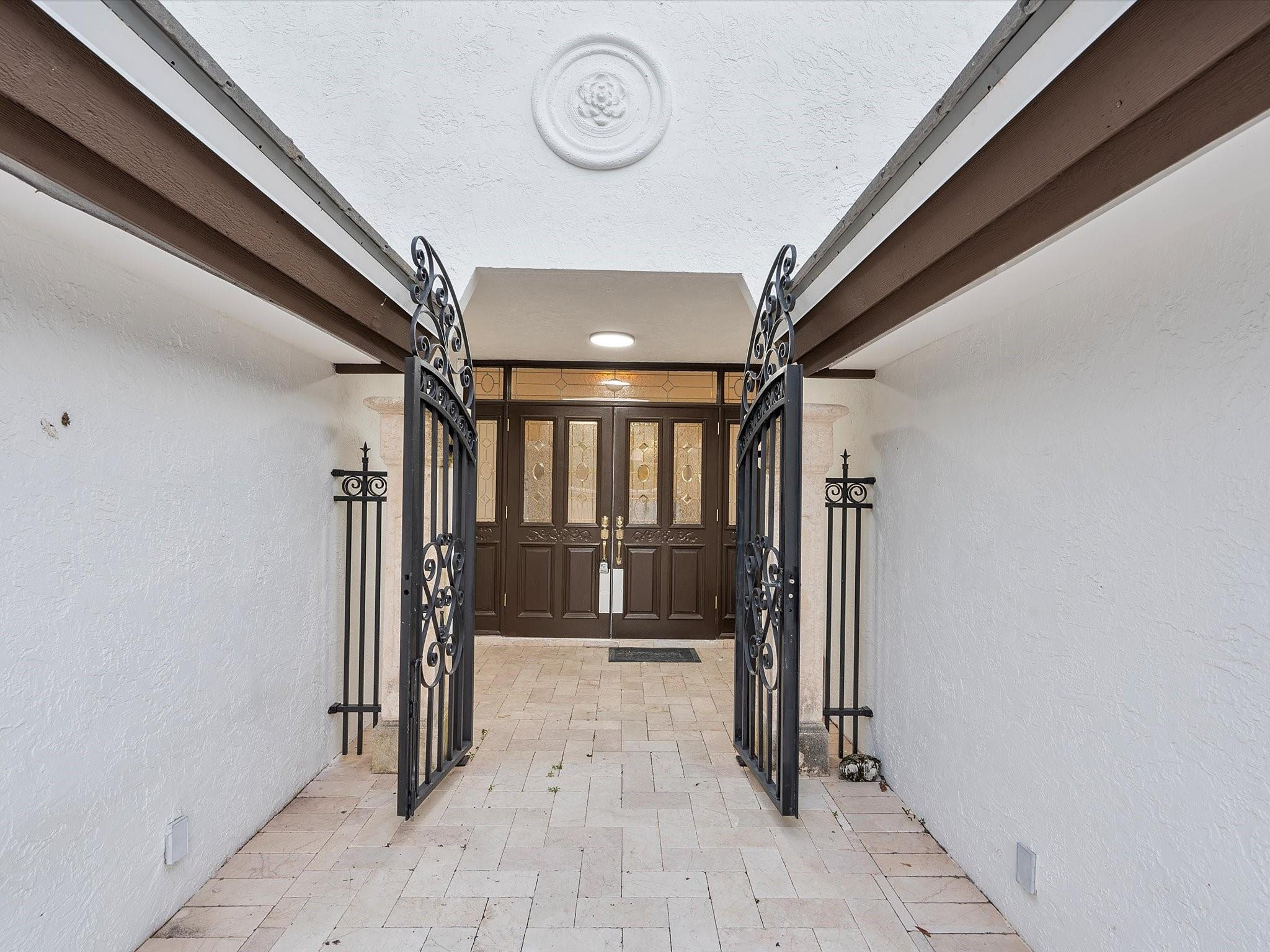 1421 Ponce De Leon Fort Lauderdale, FL 33316